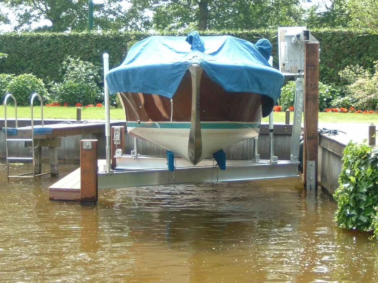 Gatorvator 3-post boatlift