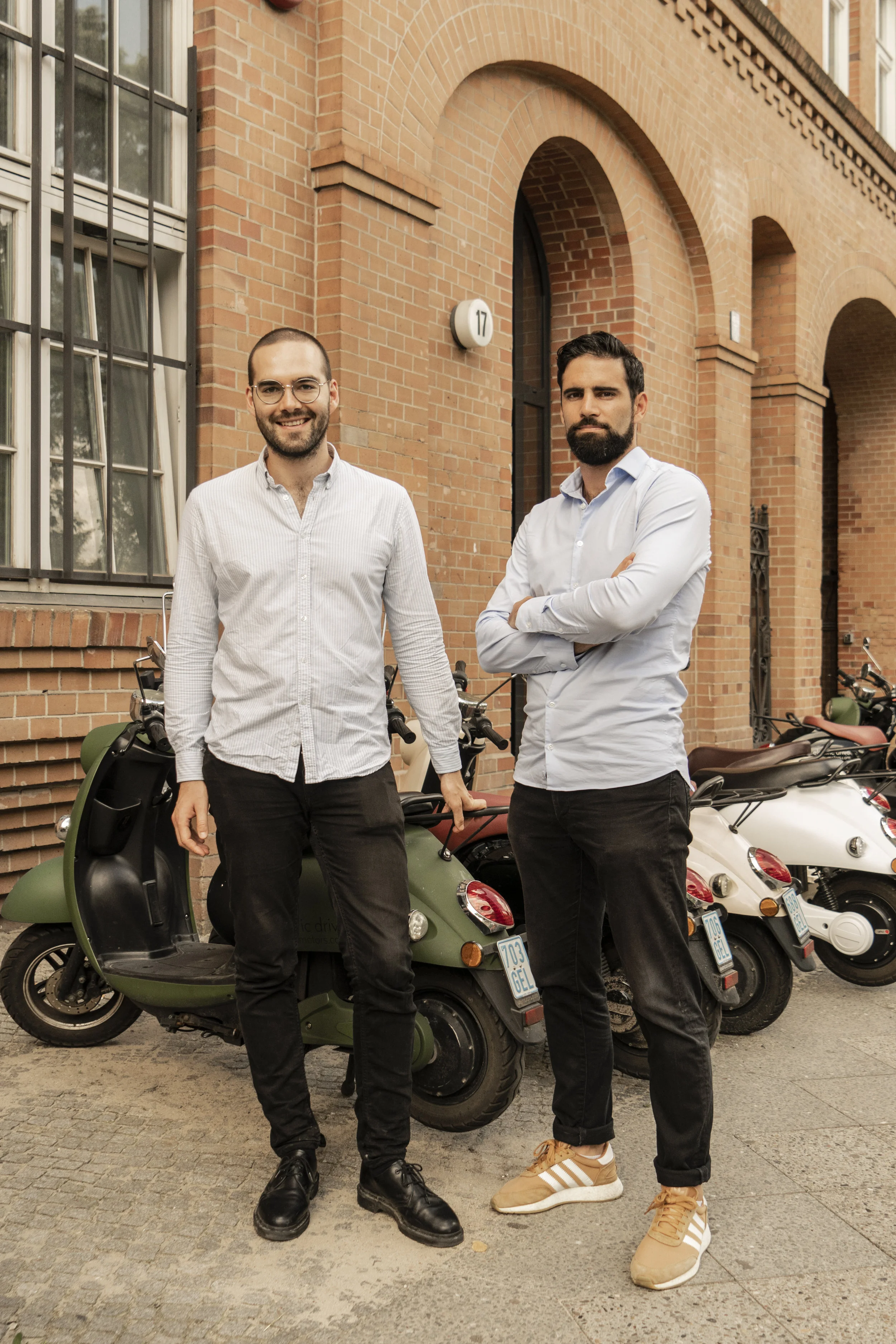 Auch die unu-Gründer Pascal Blum und Mathieu Caudal tragen die Hemden von Labfresh