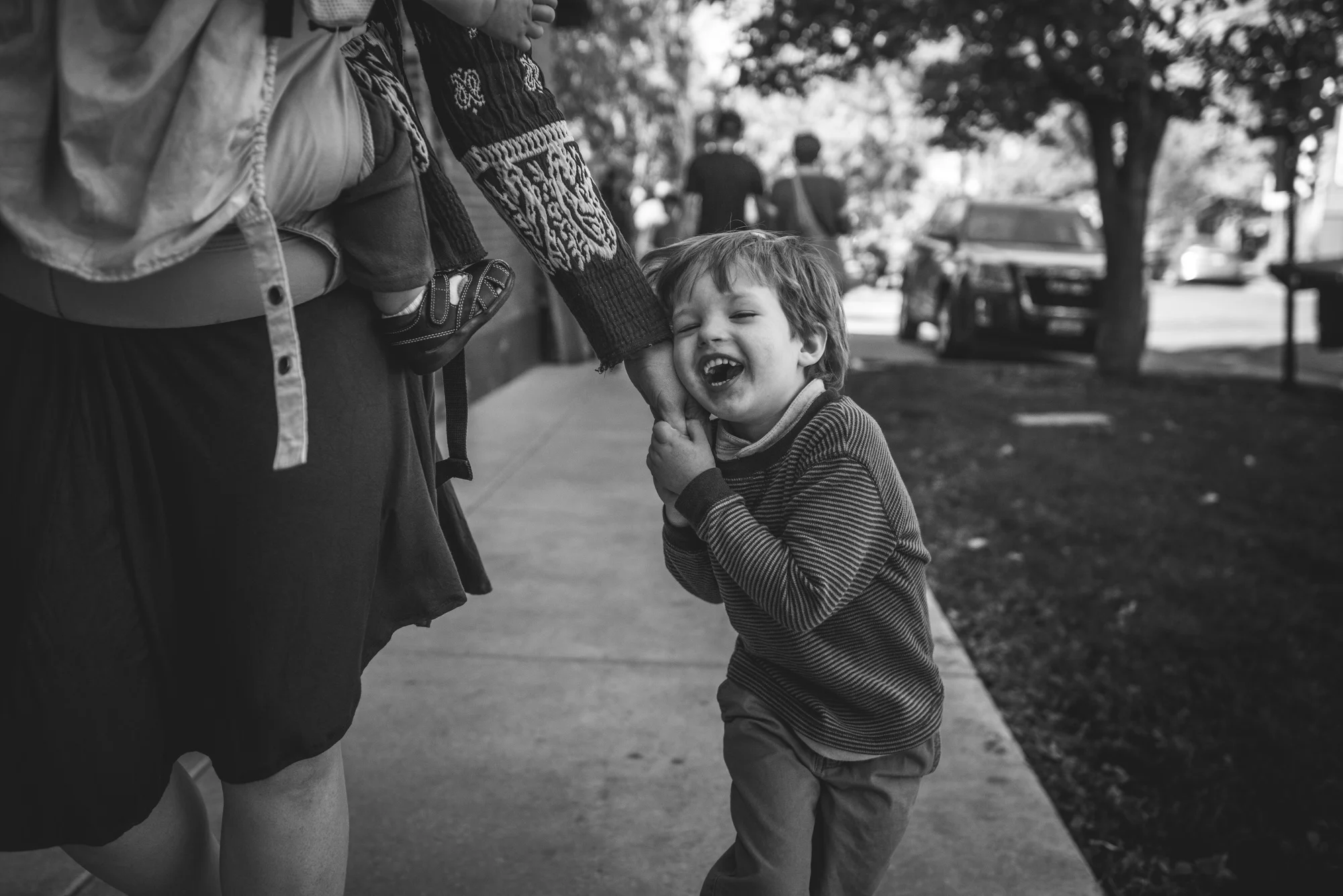 Documentary-natural-light-family-photographer-black-and-white.jpg