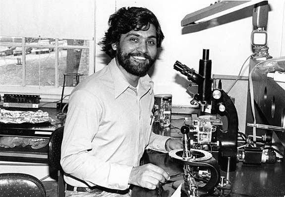 bw_microscope_CSHL.jpg