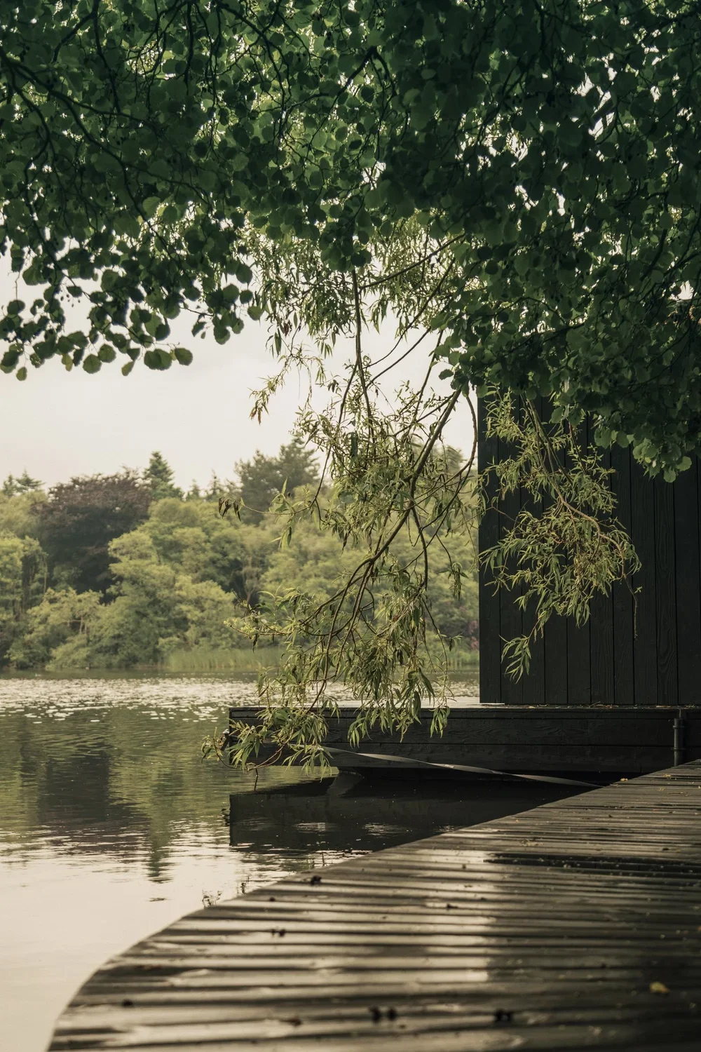 Outdoor relaxation area designed as part of a wellness ritual