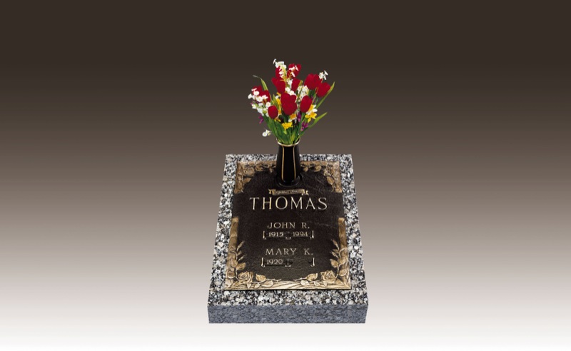 Bronze-Memorial_Thomas.jpg