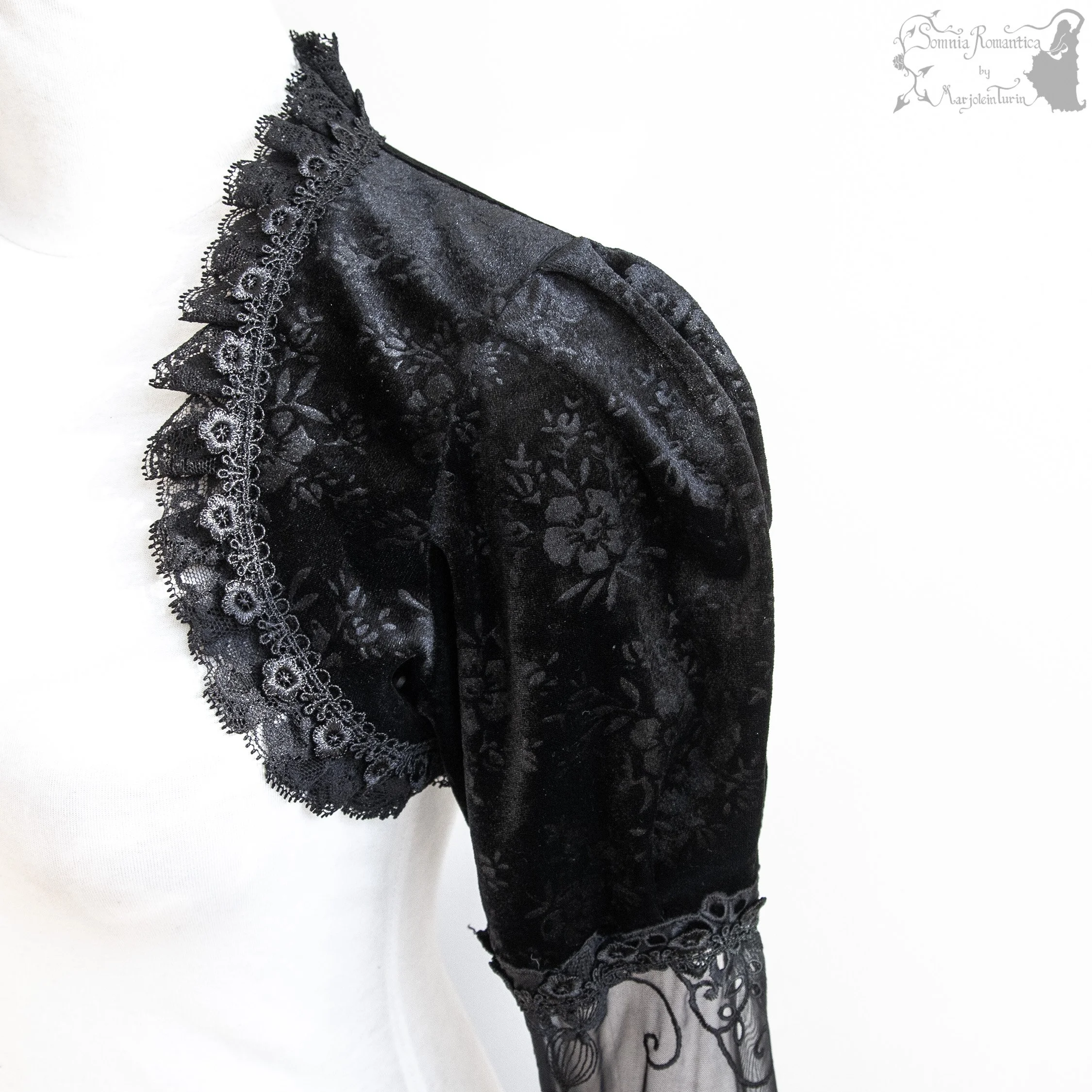 somnia-romantica-2610SHLBK37fl-2026-10-okt-13-02.jpg