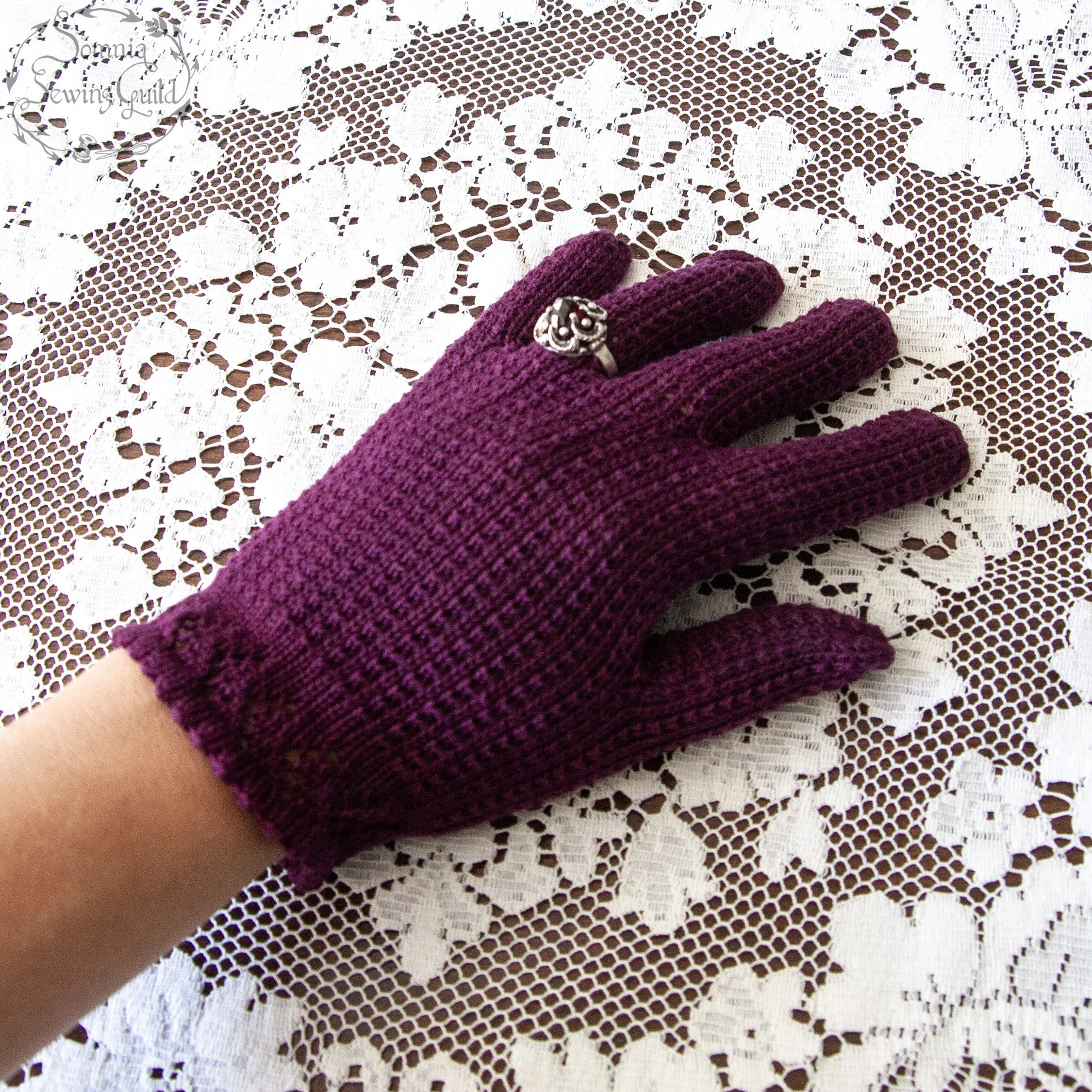 somnia-sewing-guild-gloves-vintage-purple-008-26-08-07-07.jpg