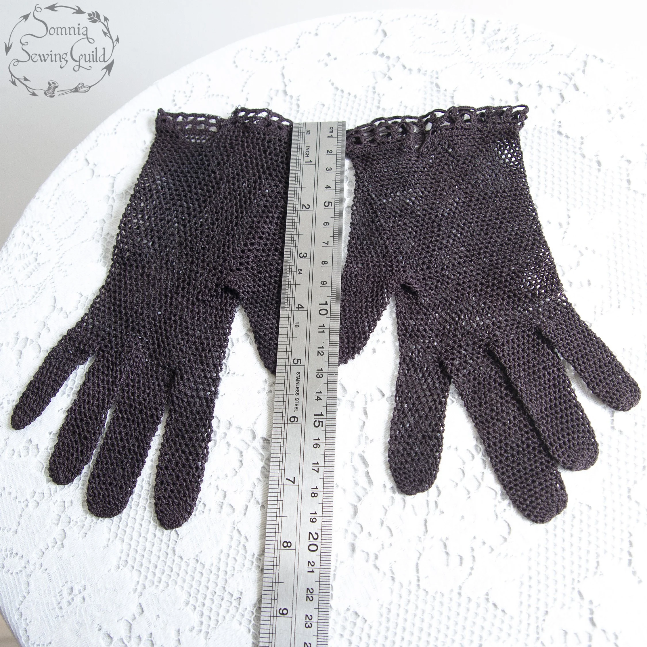 somnia-sewing-guild-gloves-vintage-black-002-26-05-15-09.jpg