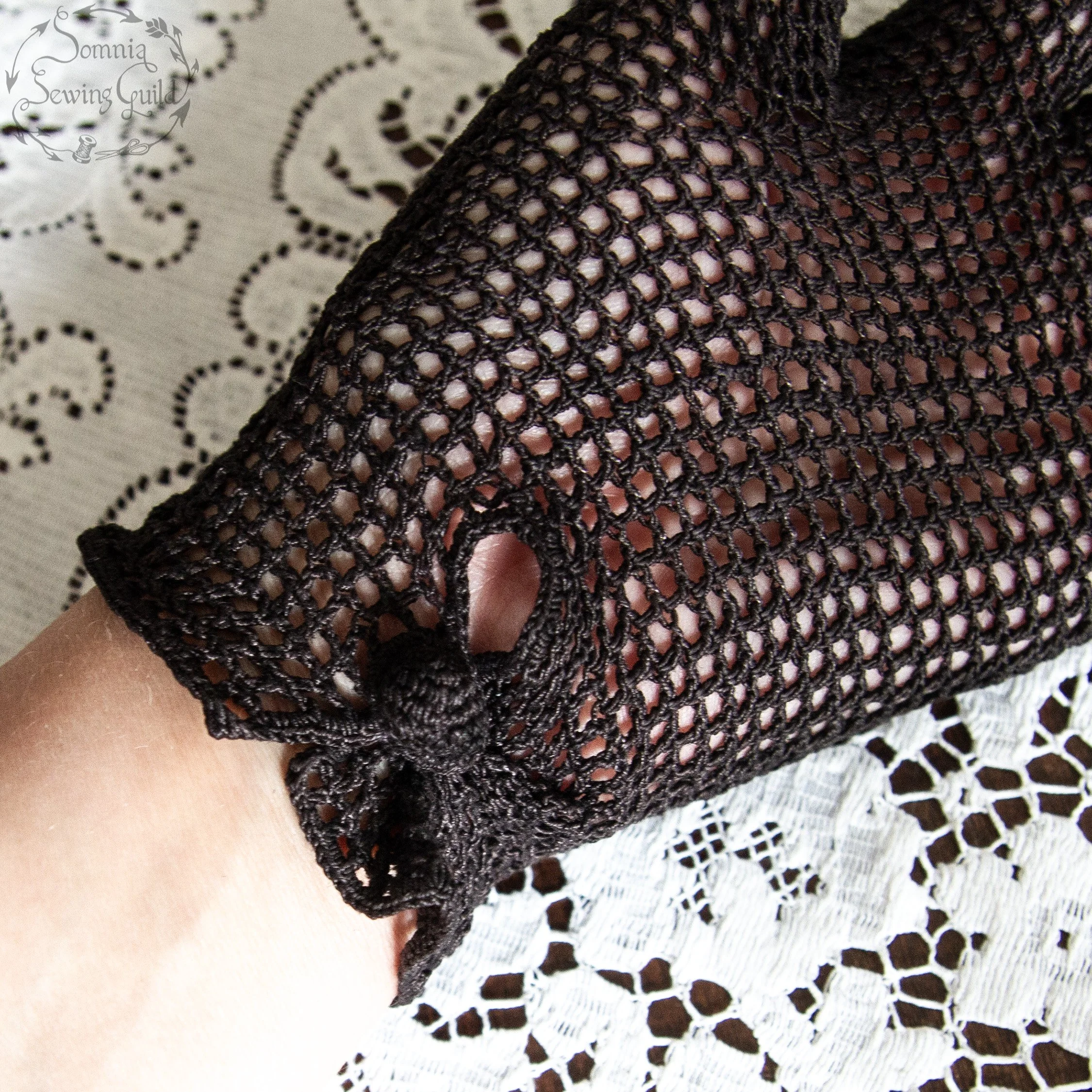 somnia-sewing-guild-gloves-vintage-black-001-26-05-15-13.jpg