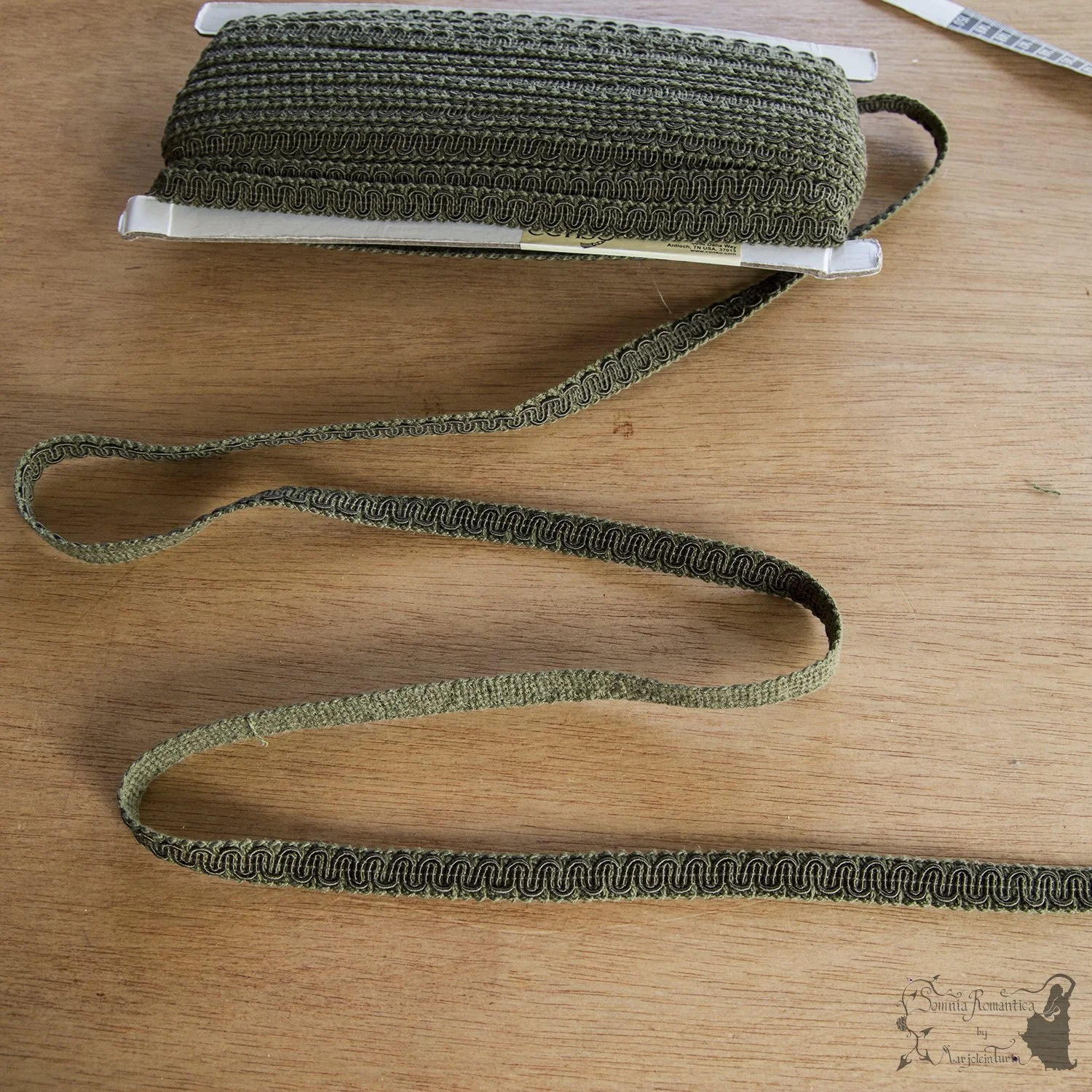 2018-11-17-army-green-trim-somnia-romantica-marjolein-turin-natural.jpg