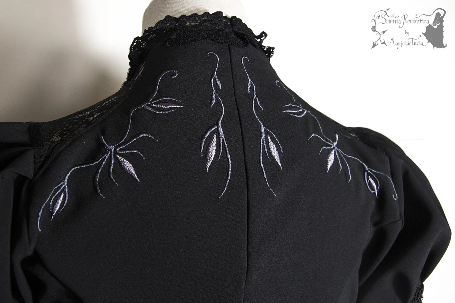 A1901JAMBKemgy37-somnia-romantica-marjolein-turin-2019-01-jan-29-back-close.jpg