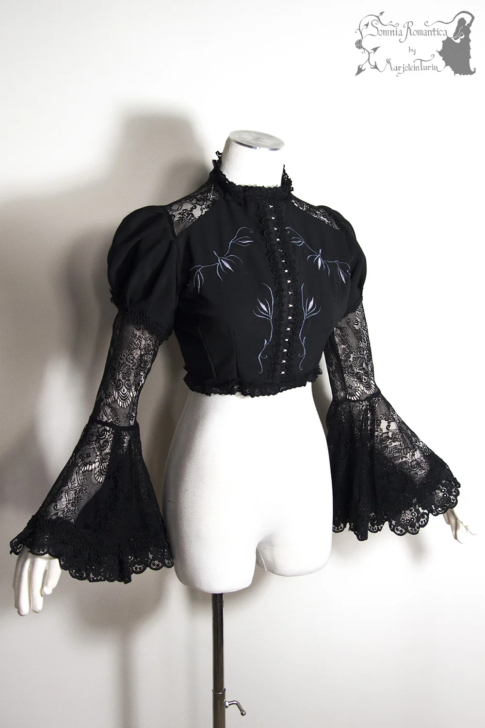 A1901JAMBKemgy37-somnia-romantica-marjolein-turin-2019-01-jan-29-front-angle.jpg
