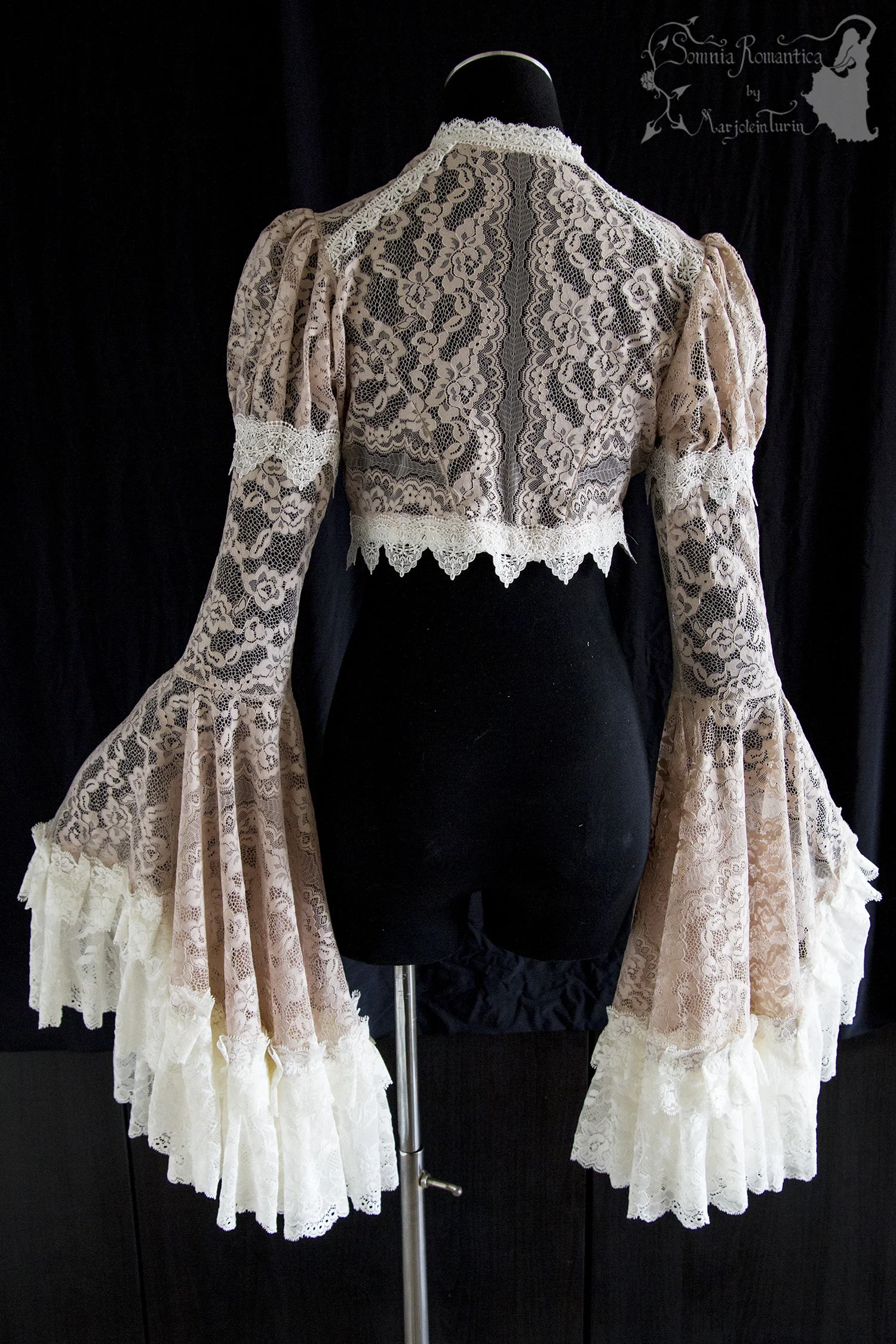 A1904JALPI37-somnia-romantica-marjolein-turin-2019-04-apr-30-back.jpg