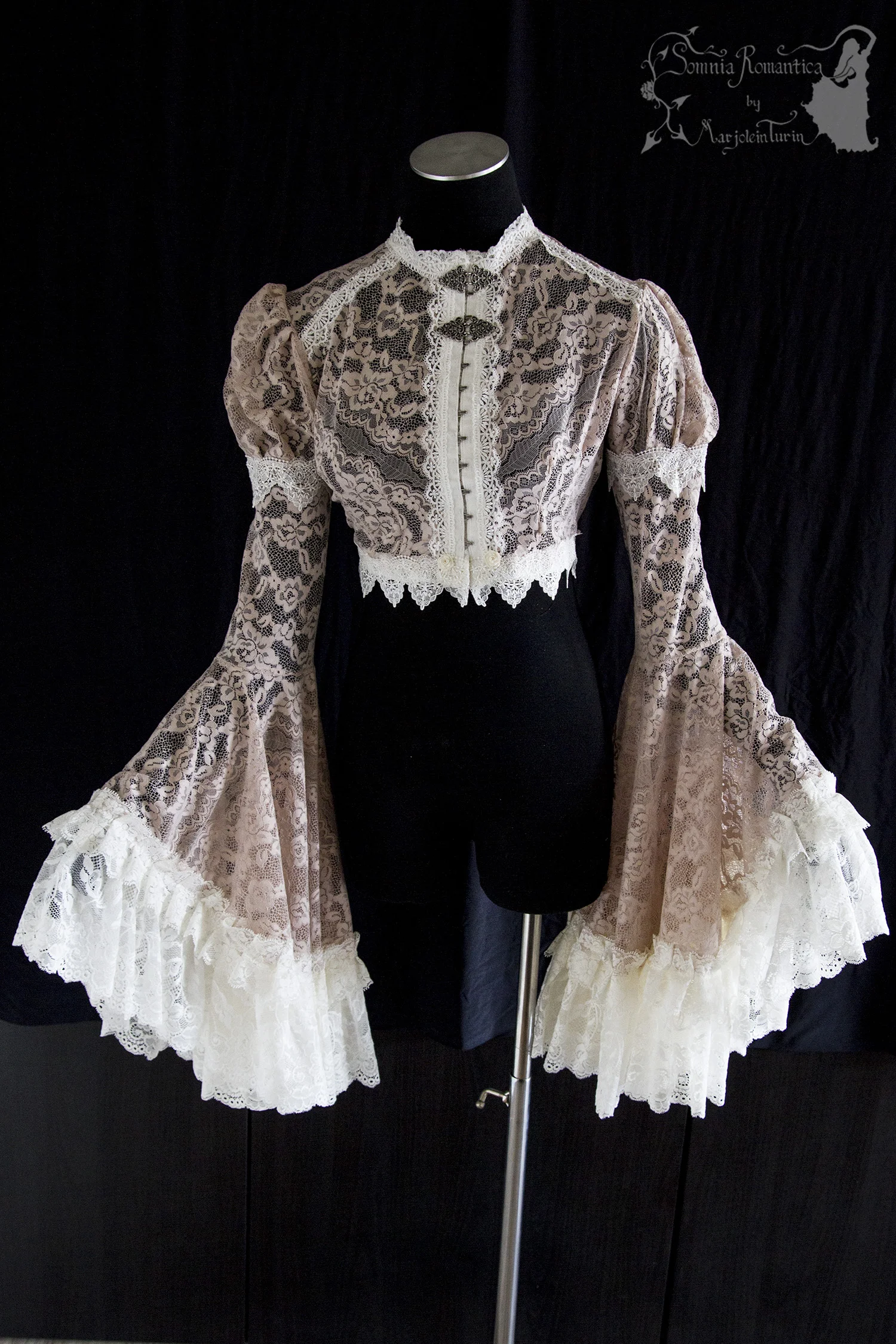 A1904JALPI37-somnia-romantica-marjolein-turin-2019-04-apr-30-front.jpg