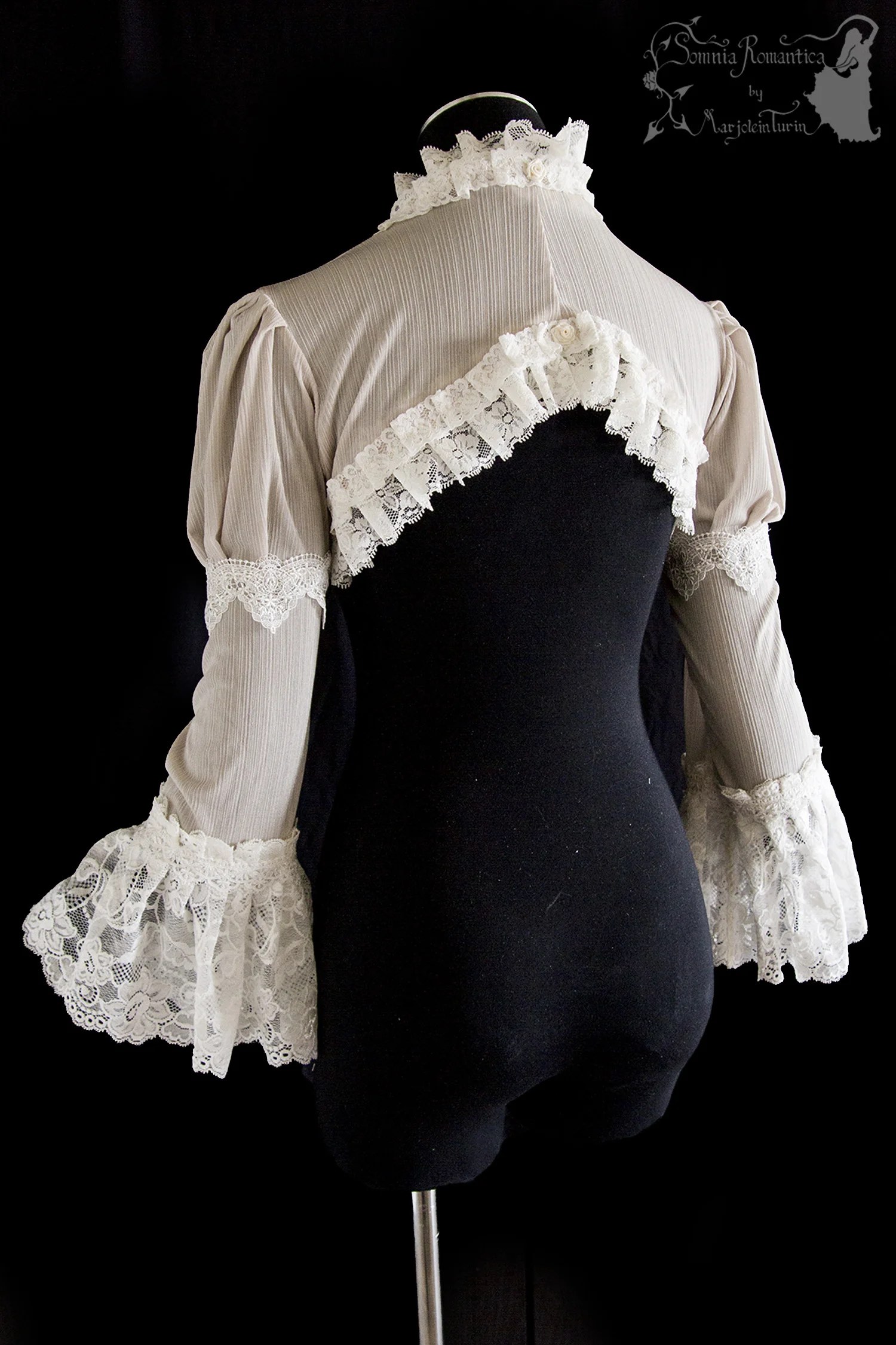 A1904SHMBE38-somnia-romantica-marjolein-turin-2019-04-apr-30-back-angle.jpg