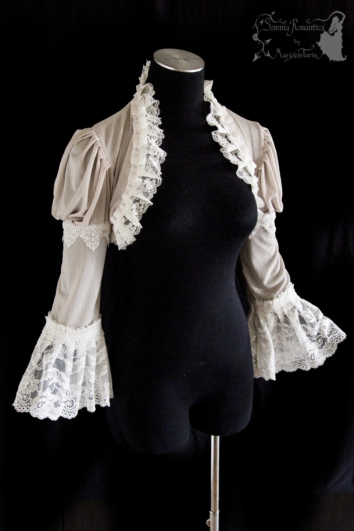 A1904SHMBE38-somnia-romantica-marjolein-turin-2019-04-apr-30-front-angle.jpg