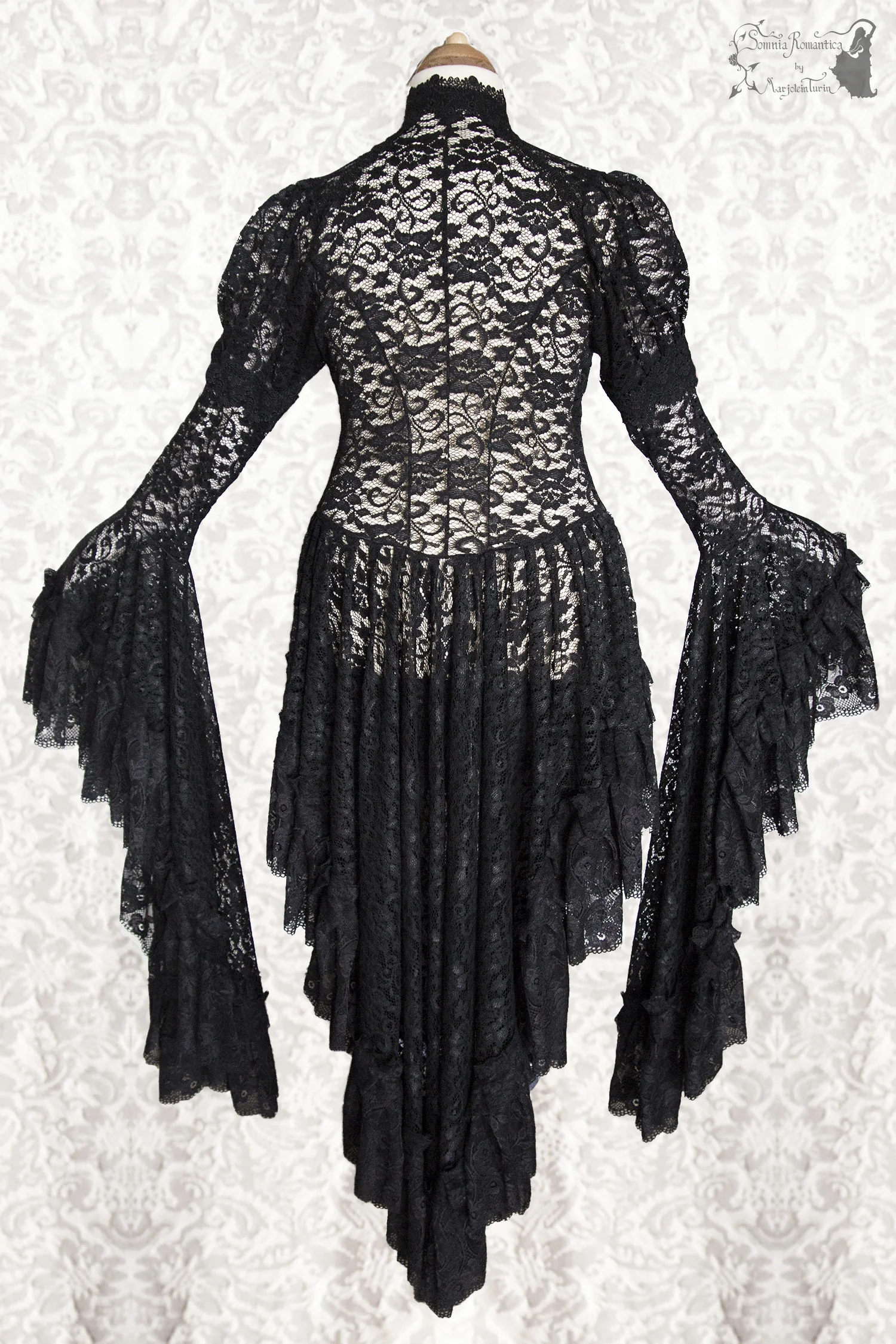 A1904WALBK42-somnia-romantica-marjolein-turin-2019-04-apr-25-back.jpg