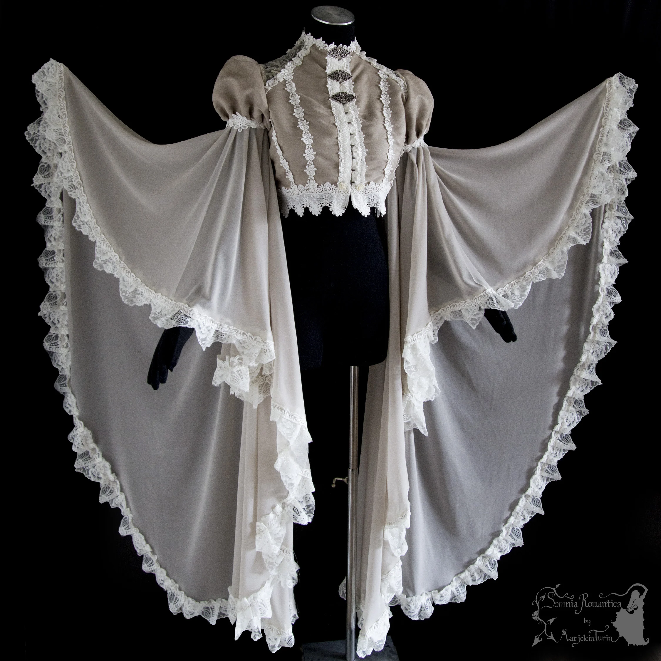 A1905SHXBE37-somnia-romantica-marjolein-turin-2019-05-mei-28-fwoosh-2.jpg