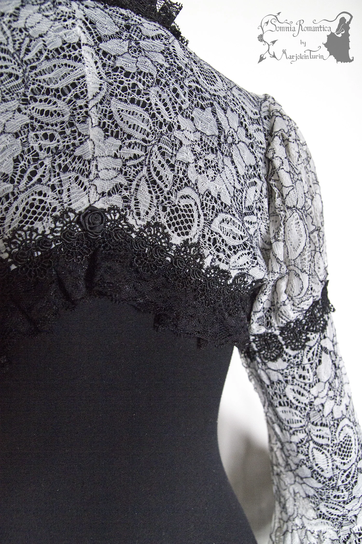 A1905SHLBKWH38-somnia-romantica-marjolein-turin-2019-05-mei-29-back-close-shoulder.jpg