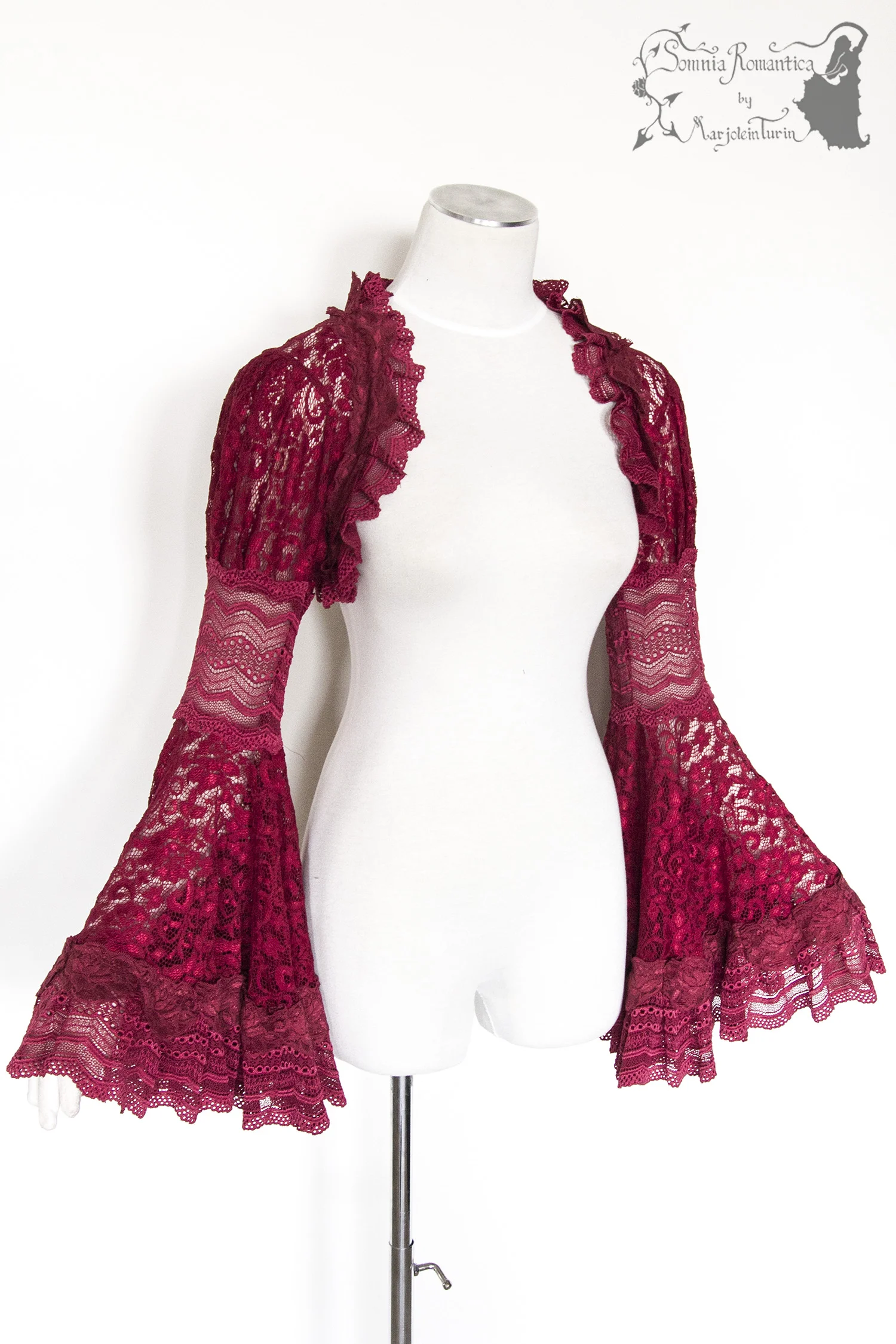 A1905SHMRE38-somnia-romantica-marjolein-turin-2019-05-mei-22-front-angle.jpg