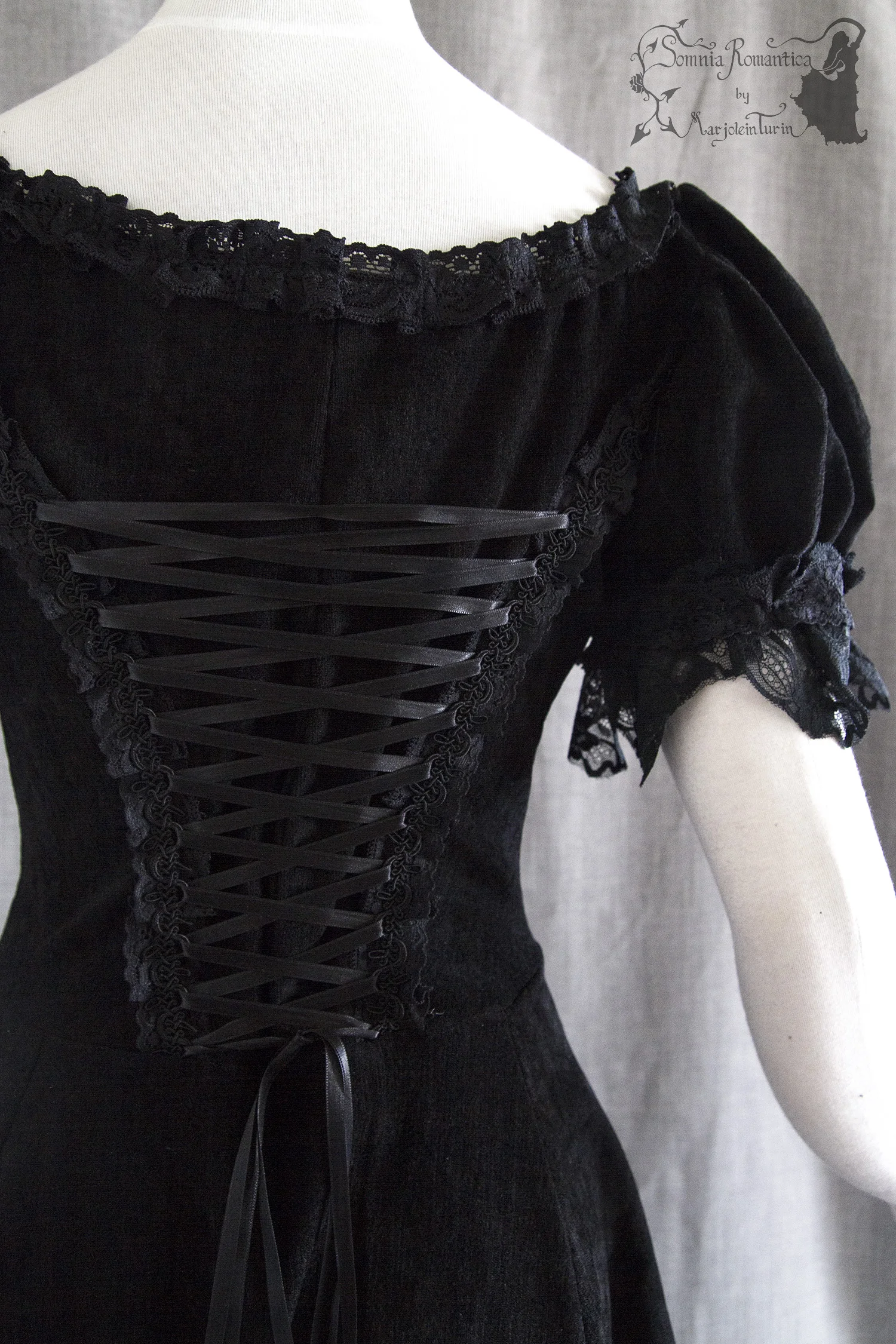 A1907DRSBK37-somniaromantica-marjoleinturin-2019-07-jul-22-back-close.jpg