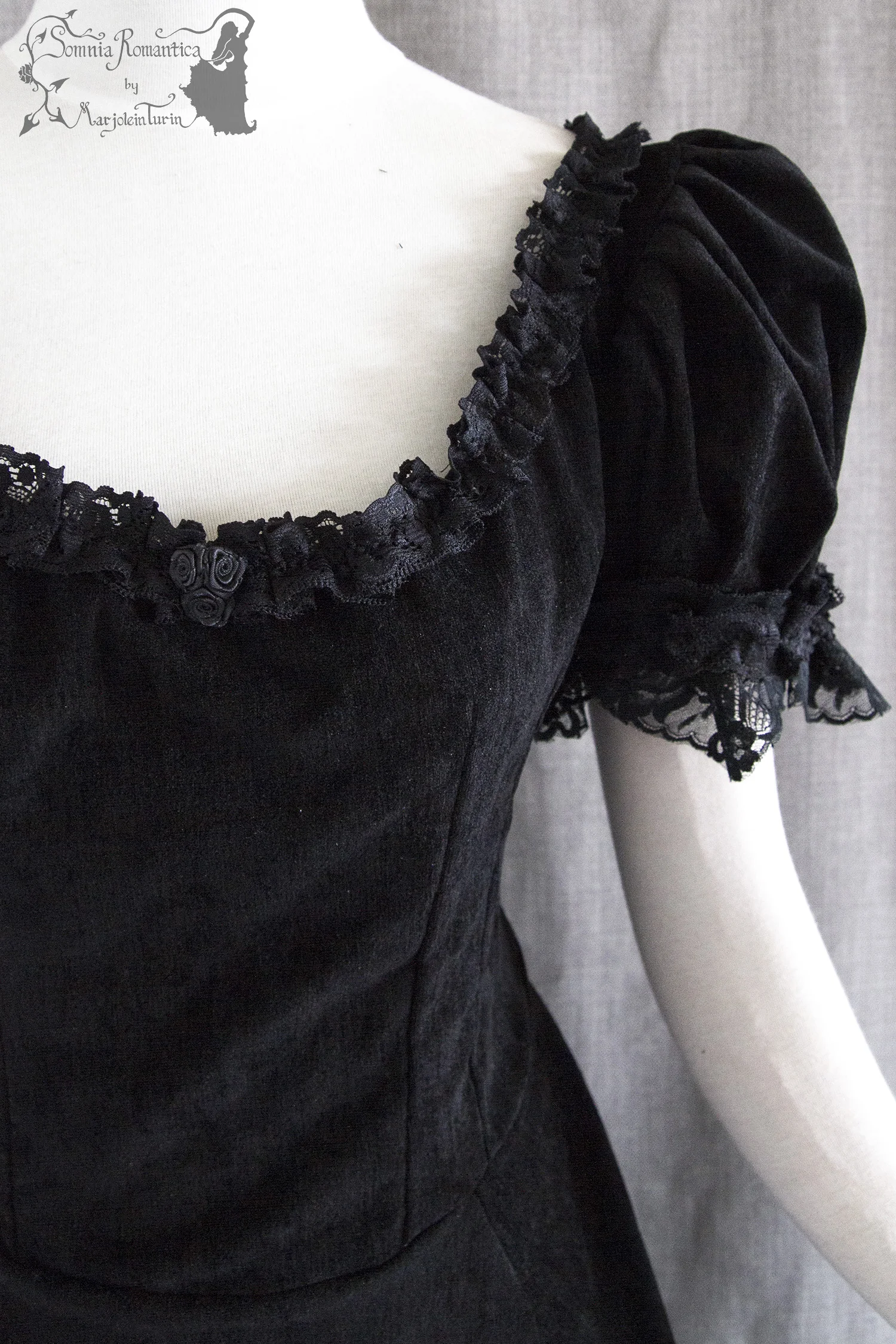 A1907DRSBK37-somniaromantica-marjoleinturin-2019-07-jul-22-front-close.jpg
