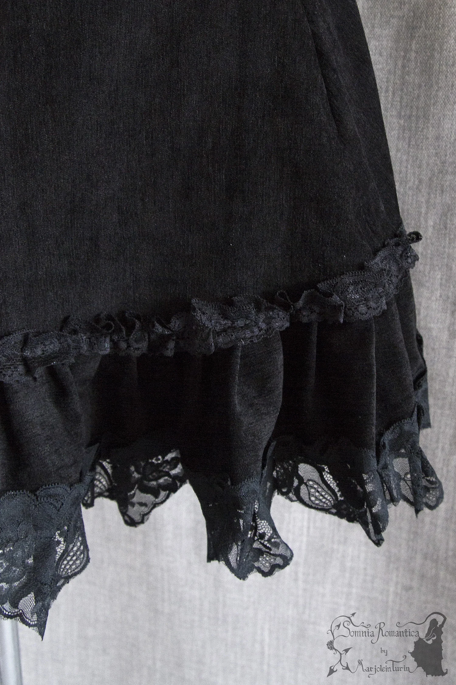 A1907DRSBK37-somniaromantica-marjoleinturin-2019-07-jul-22-skirt-close.jpg