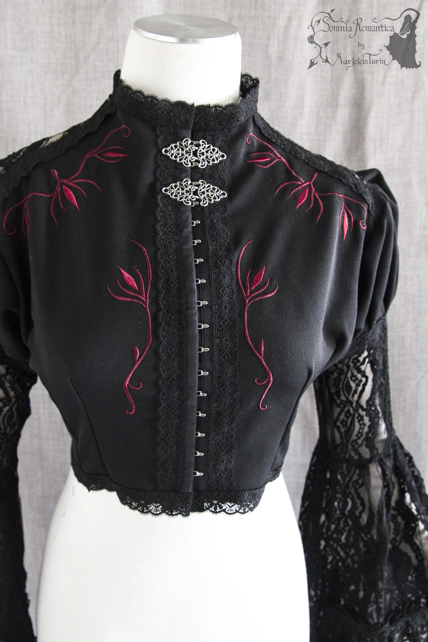A1907SHMBKemre-somnia-romantica-marjolein-turin-2019-07-jul-front-close.jpg