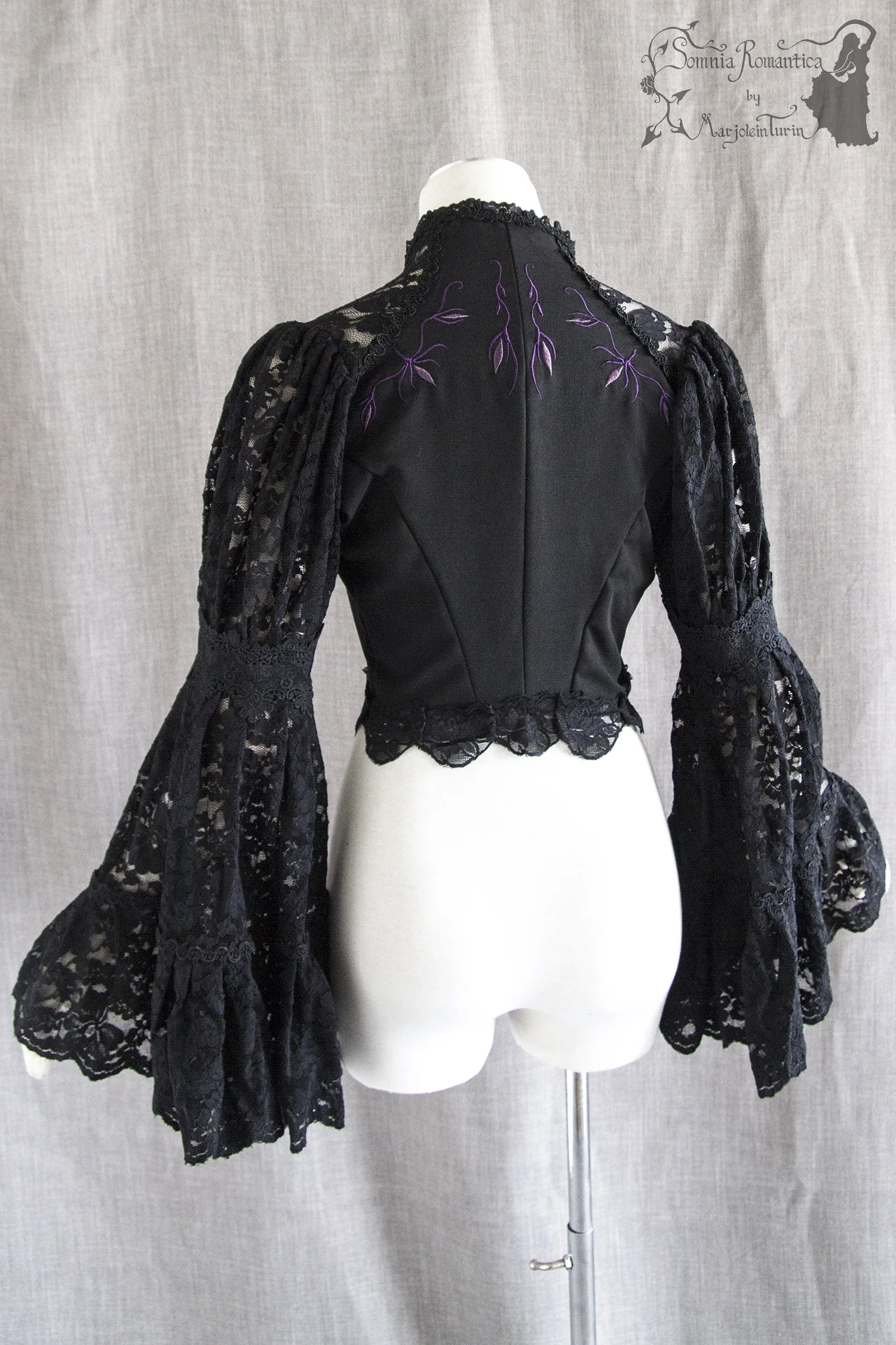 A1907SHMBKempu-somnia-romantica-marjolein-turin-2019-07-jul-21-back.jpg