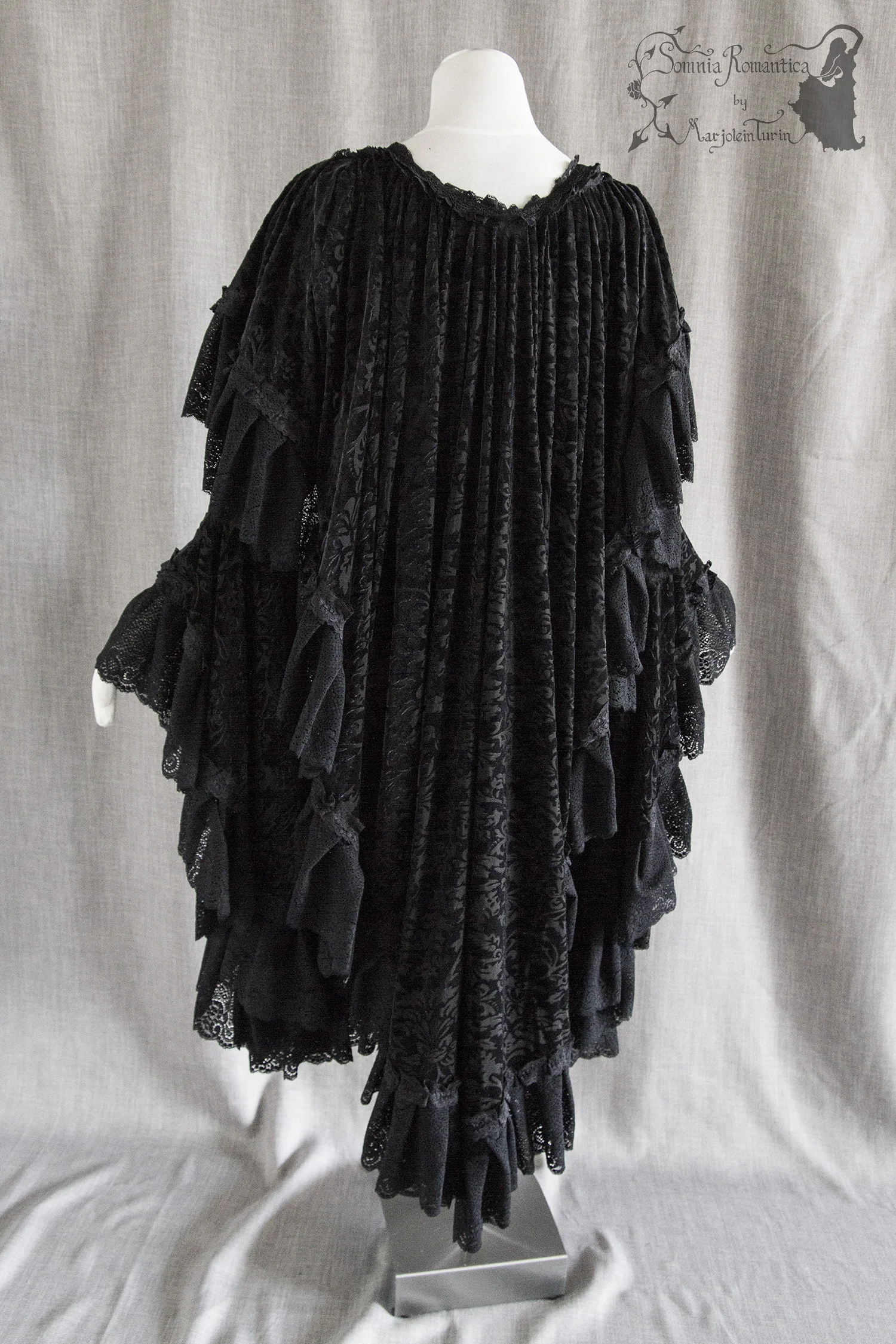 A1907SHCMBK37-somnia-romantica-marjolein-turin-2019-07-jul-20-back-2.jpg