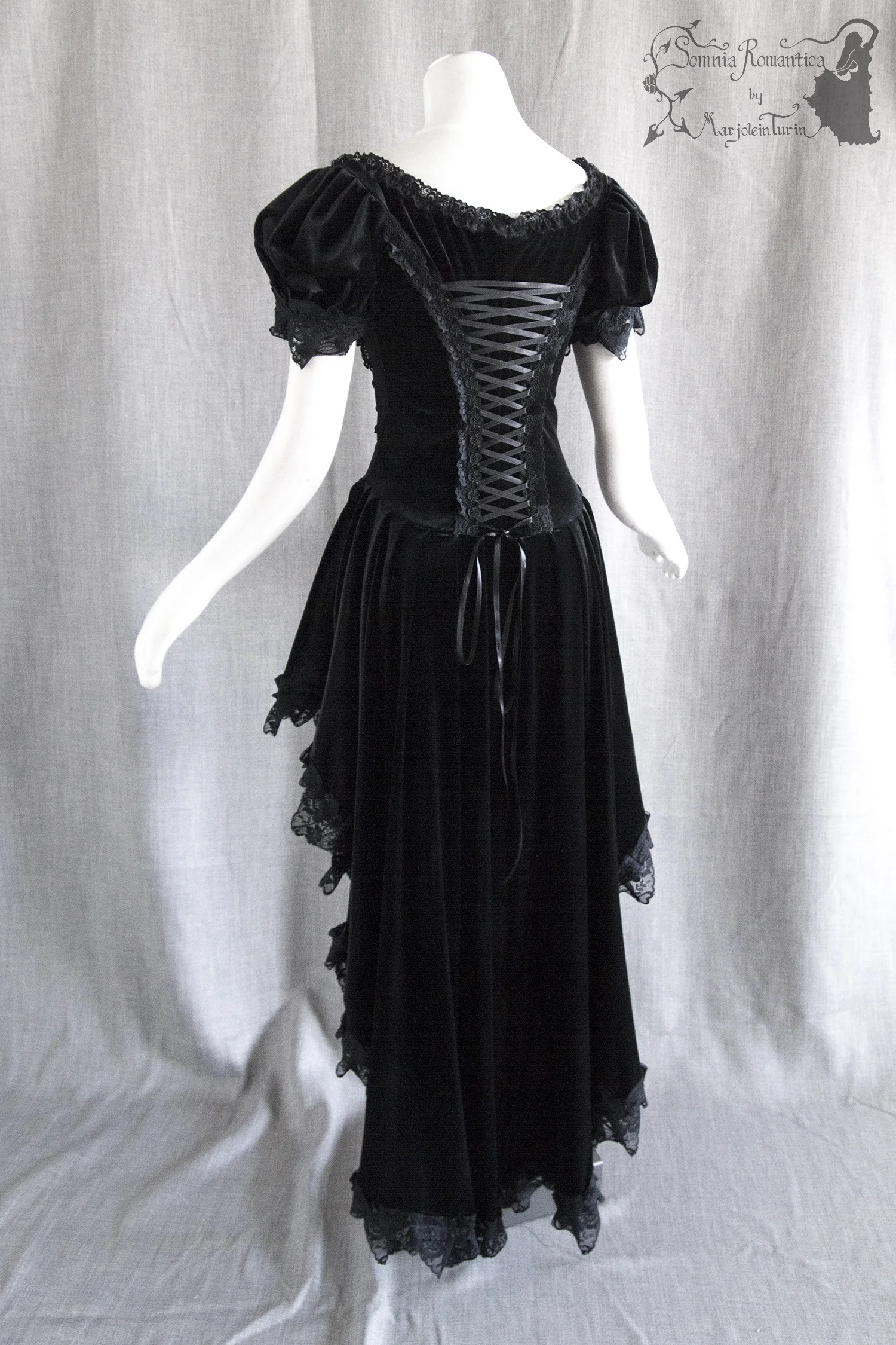 A1907DRMBK37-somnia-romantica-marjolein-turin-2019-07-jul-30-back-angle.jpg