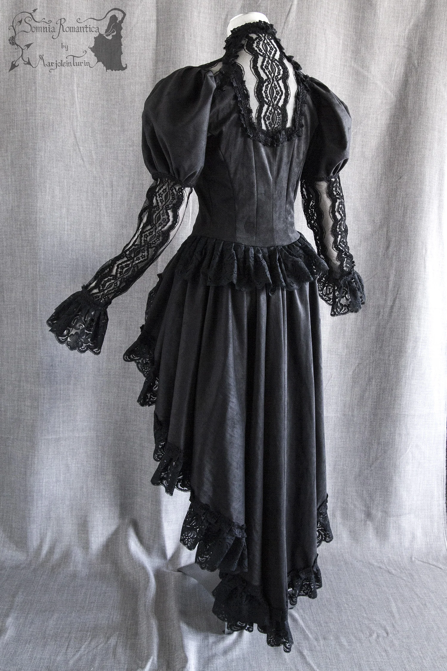 A1907WALBK37-39-somnia-romantica-marjolein-turin-2019-07-jul-30-back-angle.jpg