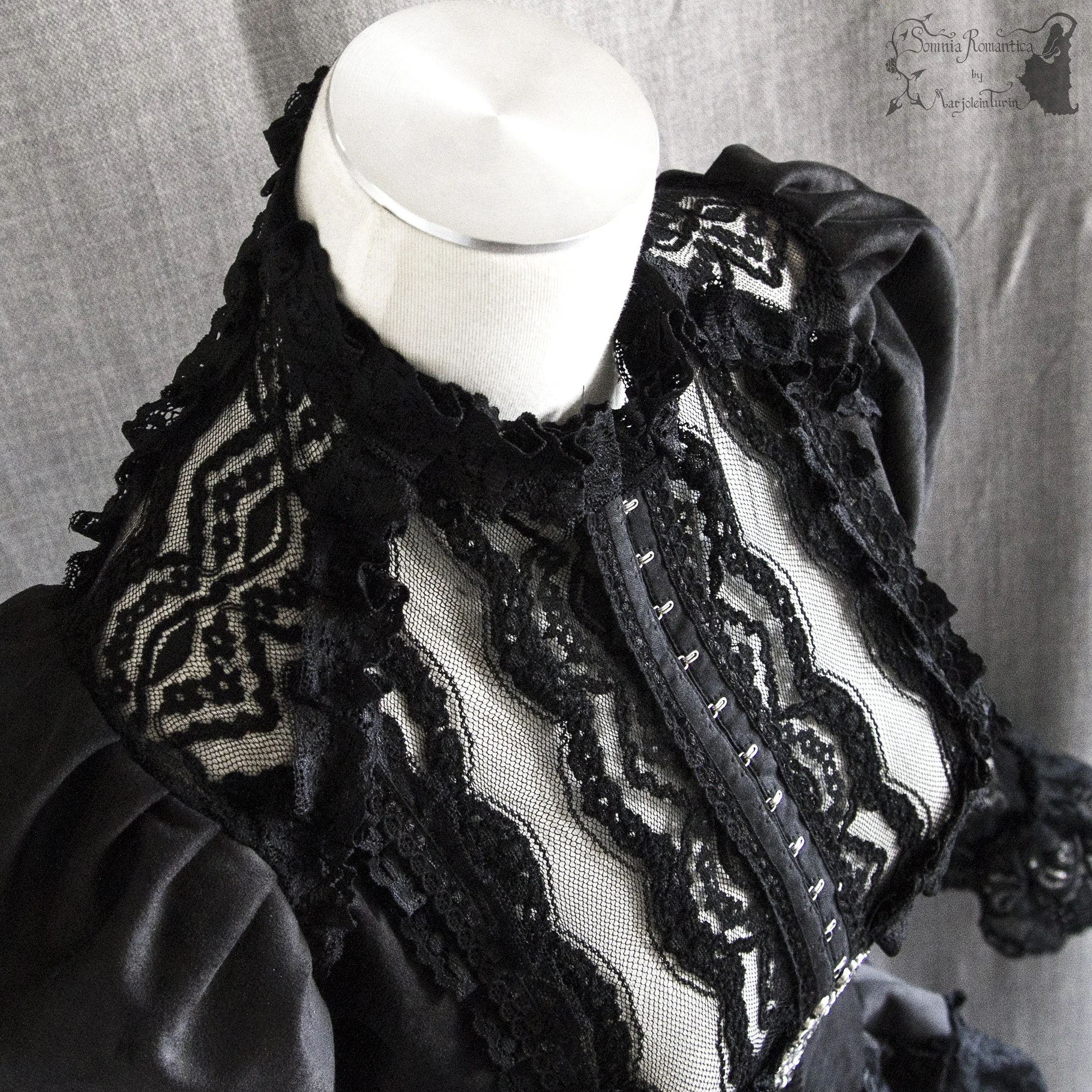 A1907WALBK37-39-somnia-romantica-marjolein-turin-2019-07-jul-30-shoulder-close.jpg