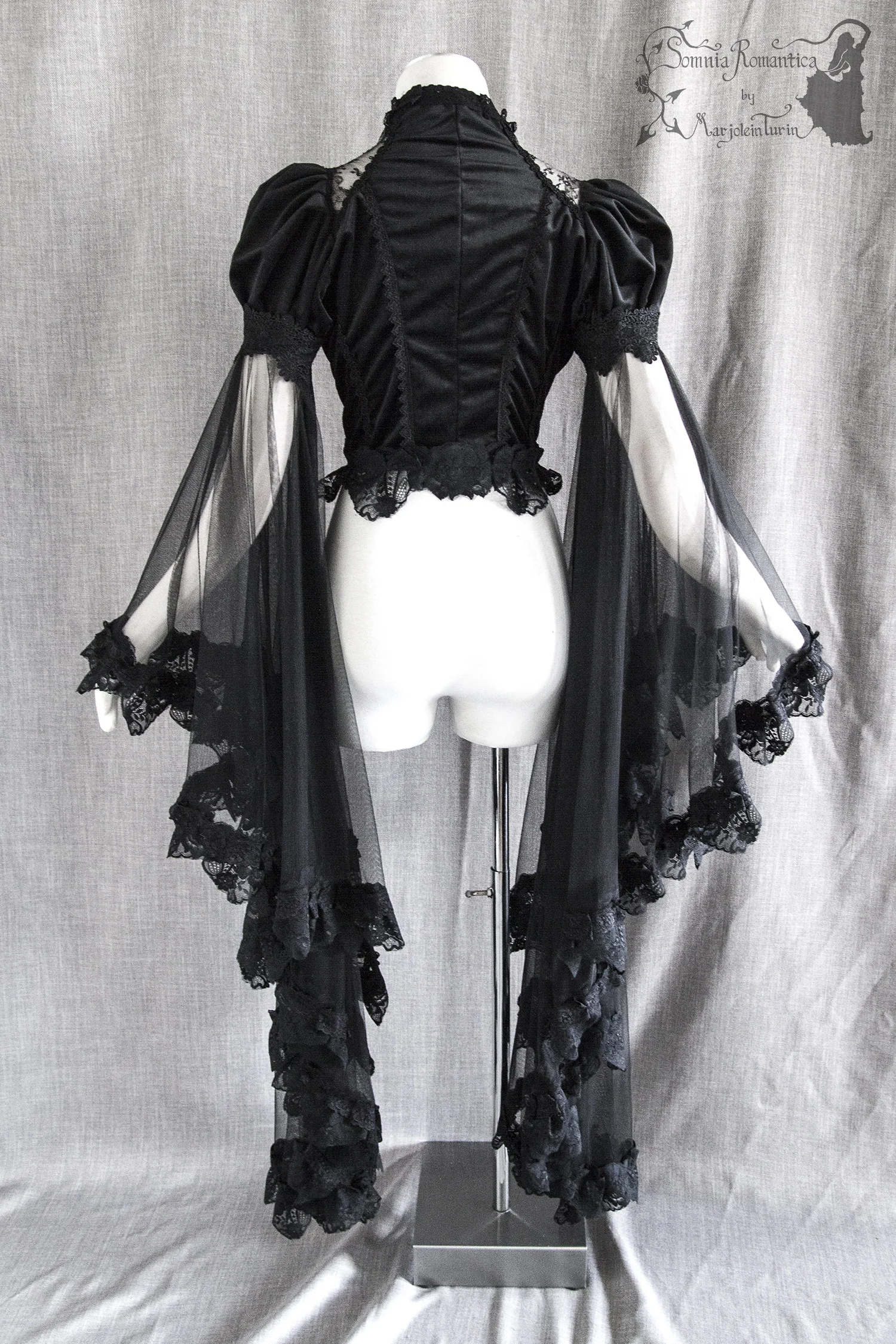 1908SHXBK38-somnia-romantica-marjolein-turin-2019-08-aug-16-back.jpg