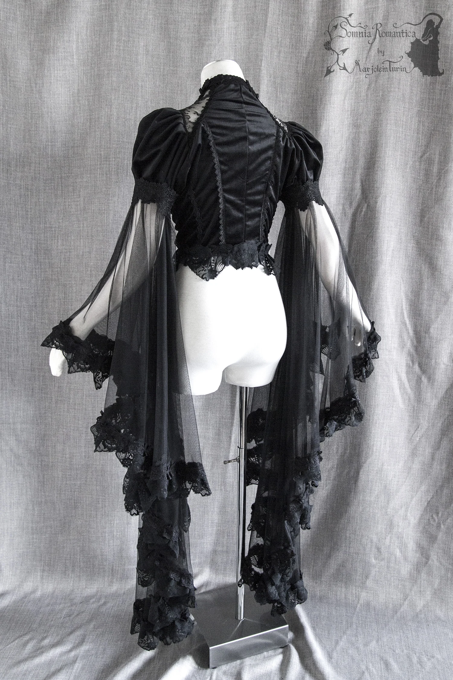 1908SHXBK38-somnia-romantica-marjolein-turin-2019-08-aug-16-back-angle.jpg