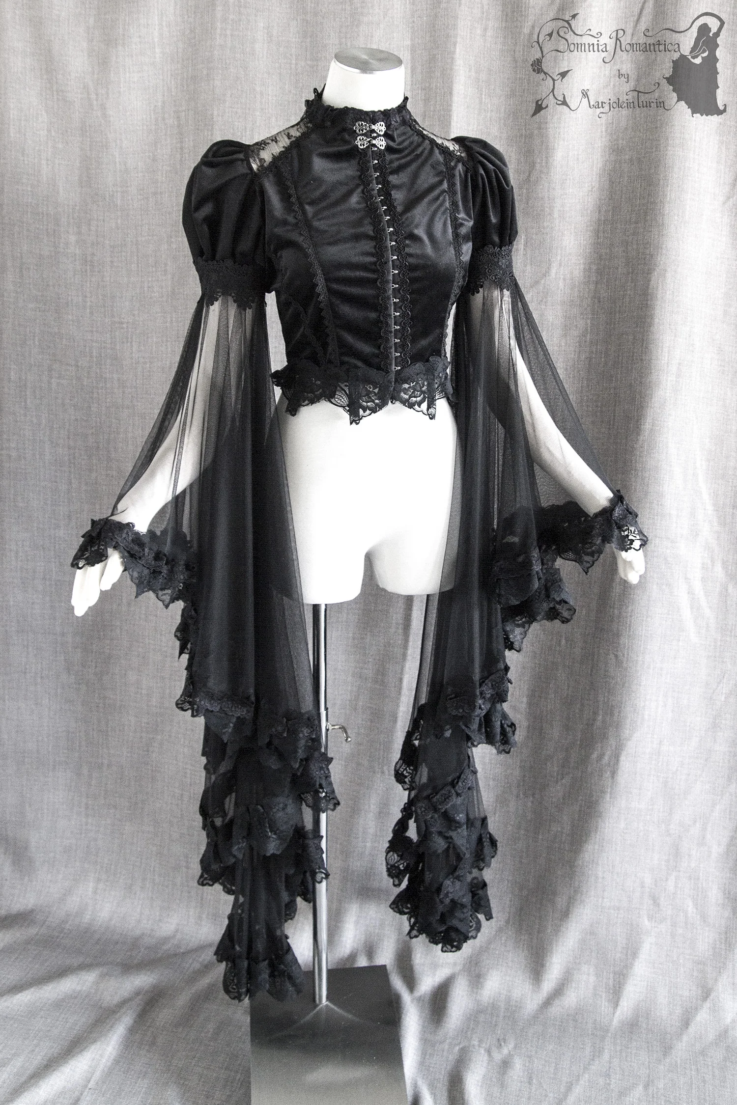 1908SHXBK38-somnia-romantica-marjolein-turin-2019-08-aug-16-front-angle.jpg