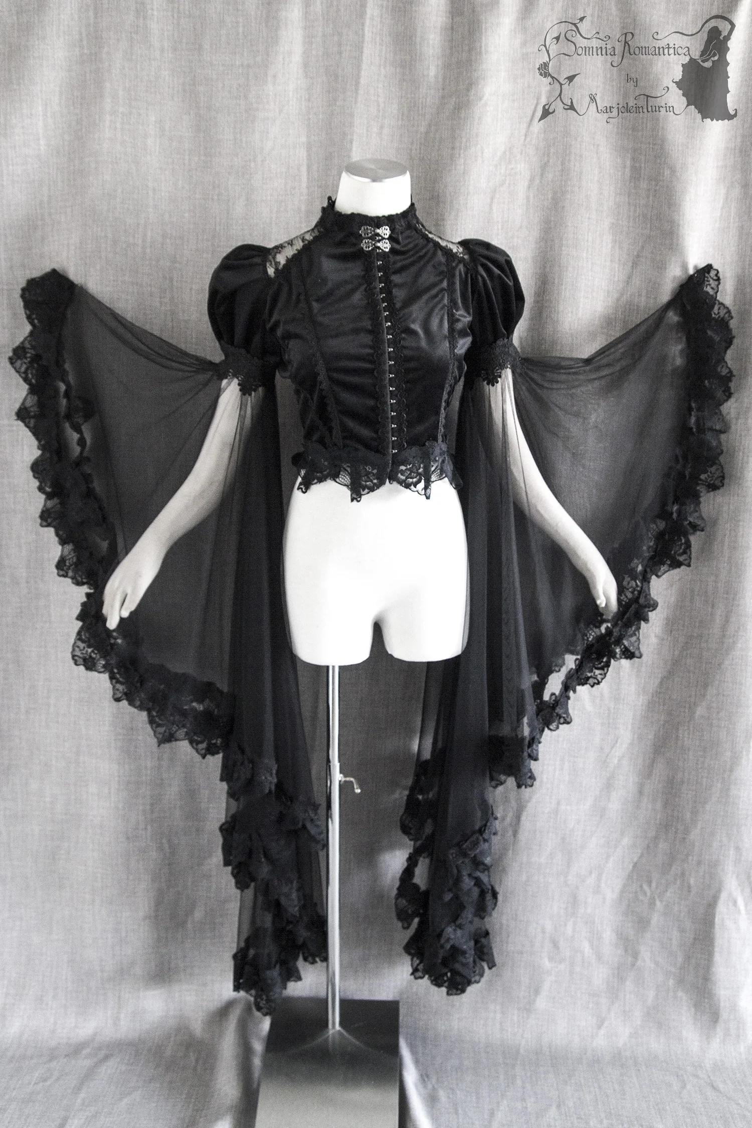 1908SHXBK38-somnia-romantica-marjolein-turin-2019-08-aug-16-front-flare.jpg