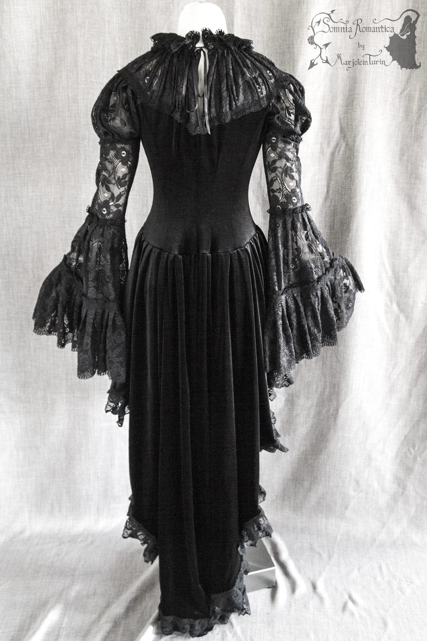 1908DRMBK37pleat-somnia-romantica-marjolein-turin-2019-08-aug-16-back.jpg