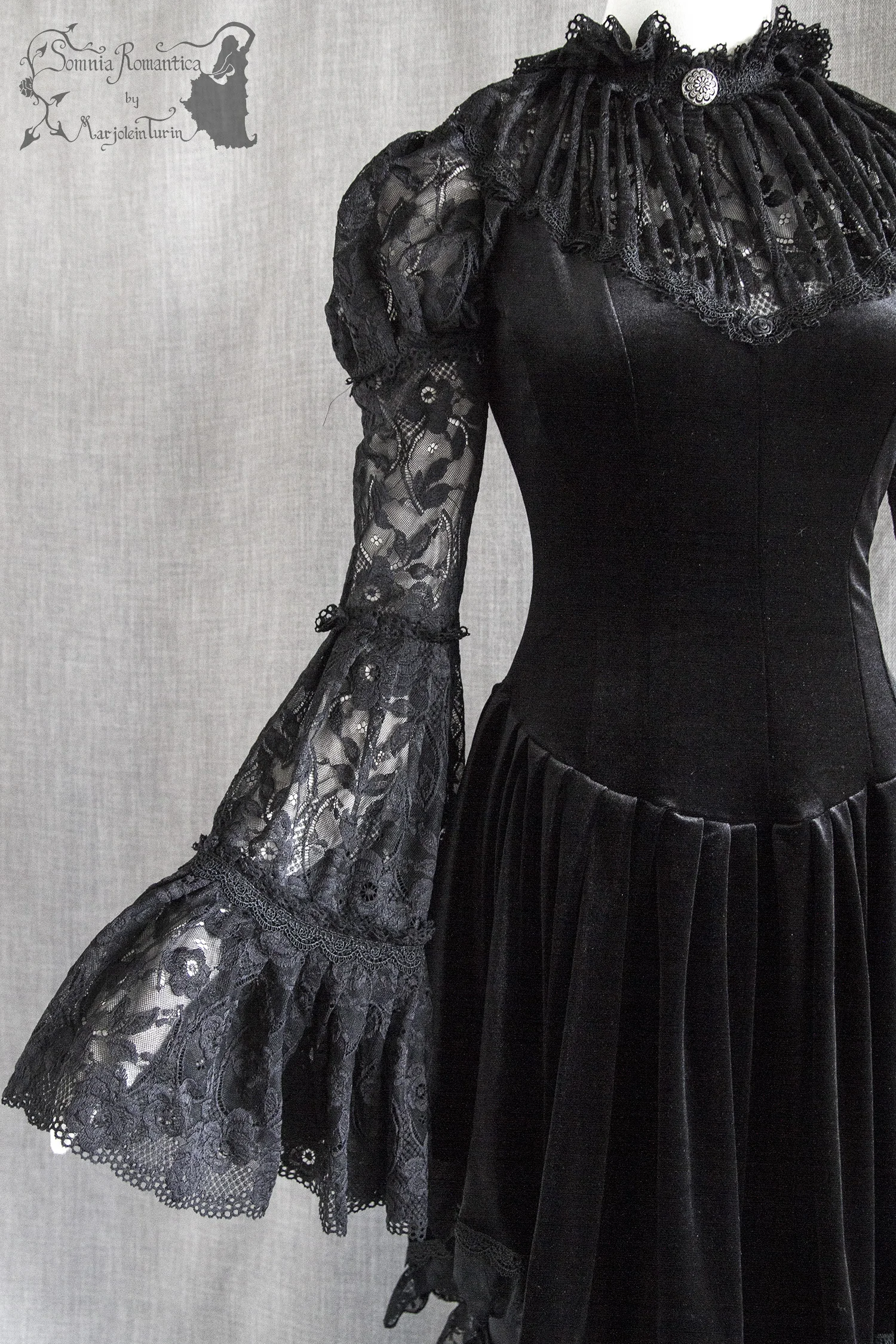 1908DRMBK37pleat-somnia-romantica-marjolein-turin-2019-08-aug-16-front-angle-close-2.jpg