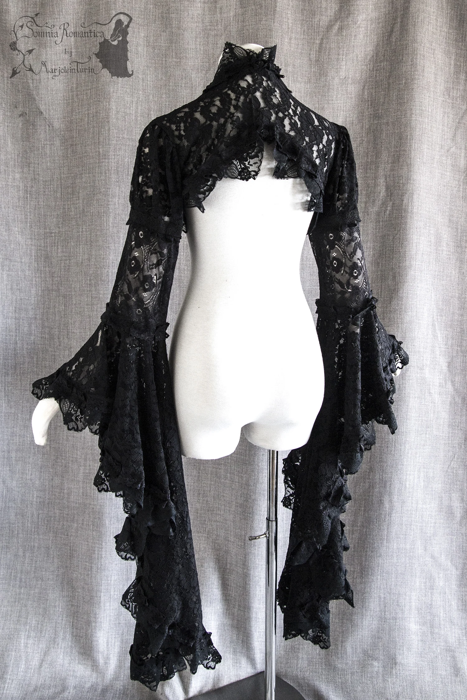 A1908SHLBK39-somnia-romantica-marjolein-turin-2019-08-aug-23-back-angle.jpg