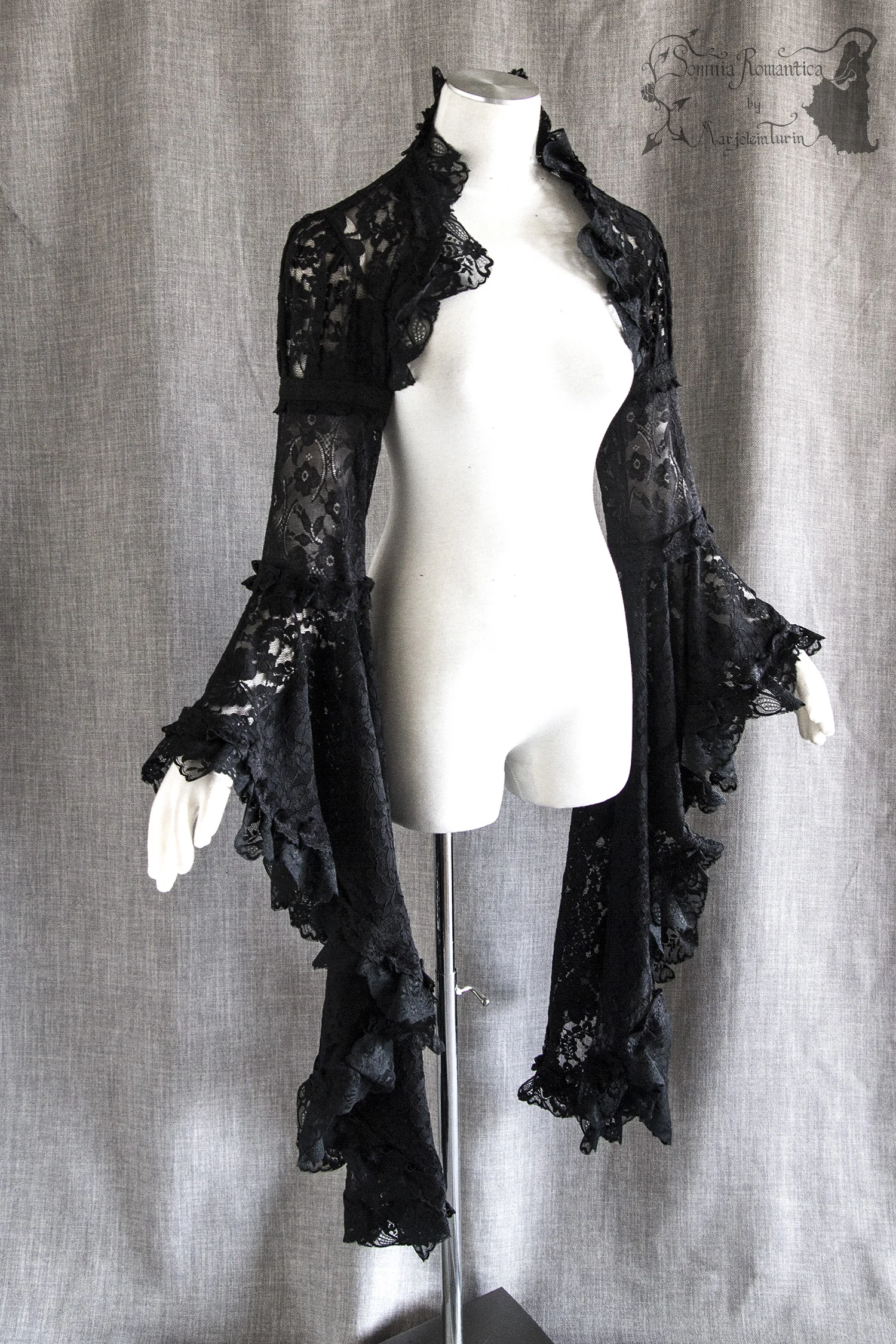 A1908SHLBK39-somnia-romantica-marjolein-turin-2019-08-aug-23-front-angle.jpg