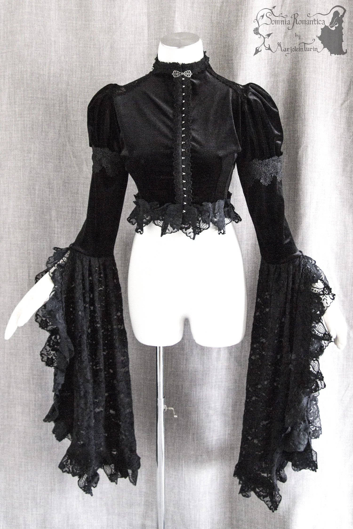 1908SHMBK37-somnia-romantica-marjolein-turin-2019-08-aug-16-front.jpg