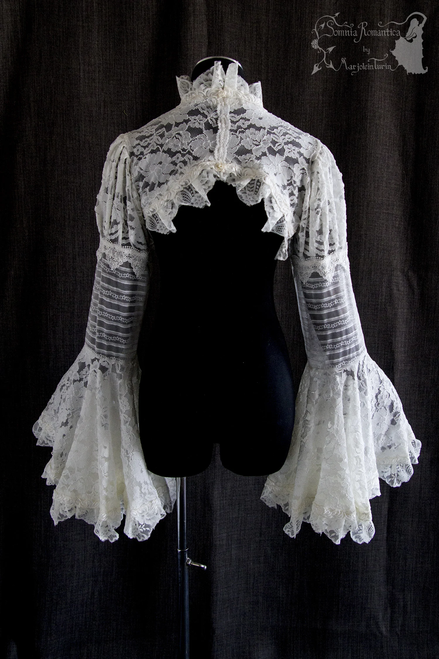 A1908SHLBK40-SOMNIA-ROMANTICA-MARJOLEIN-TURIN-2019-08-AUG-back.jpg