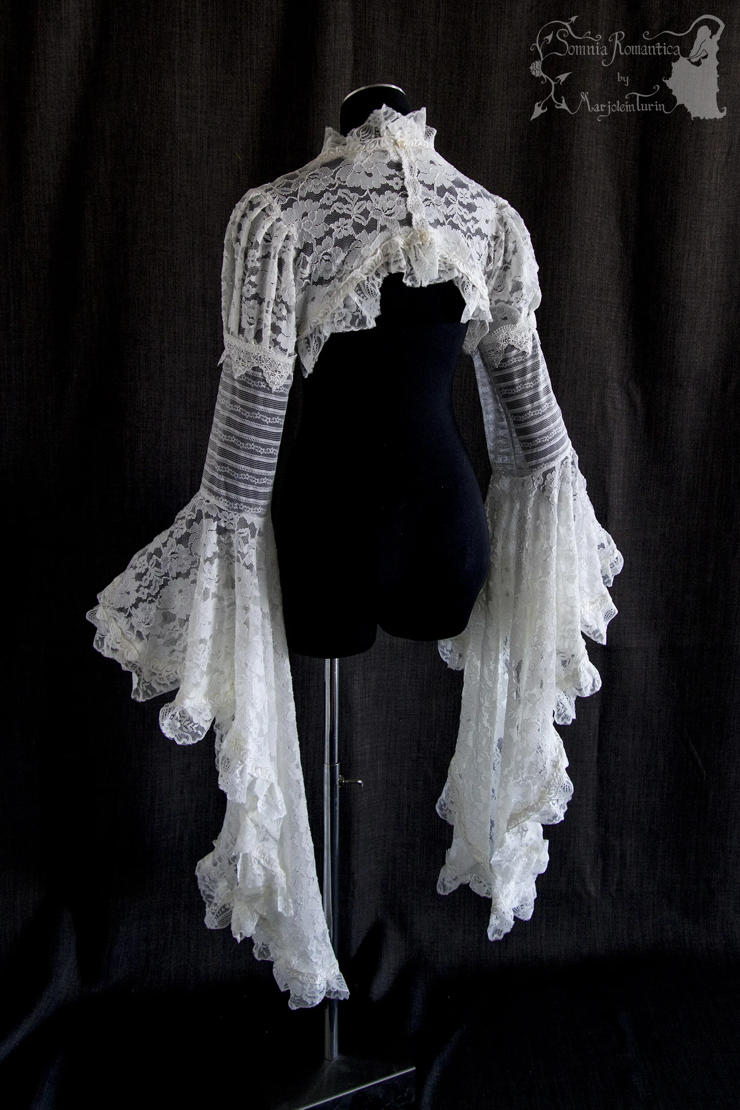 A1908SHLBK39-somnia-romantiva-marjolein-turin-2019-08-aug-26-back-angle.jpg
