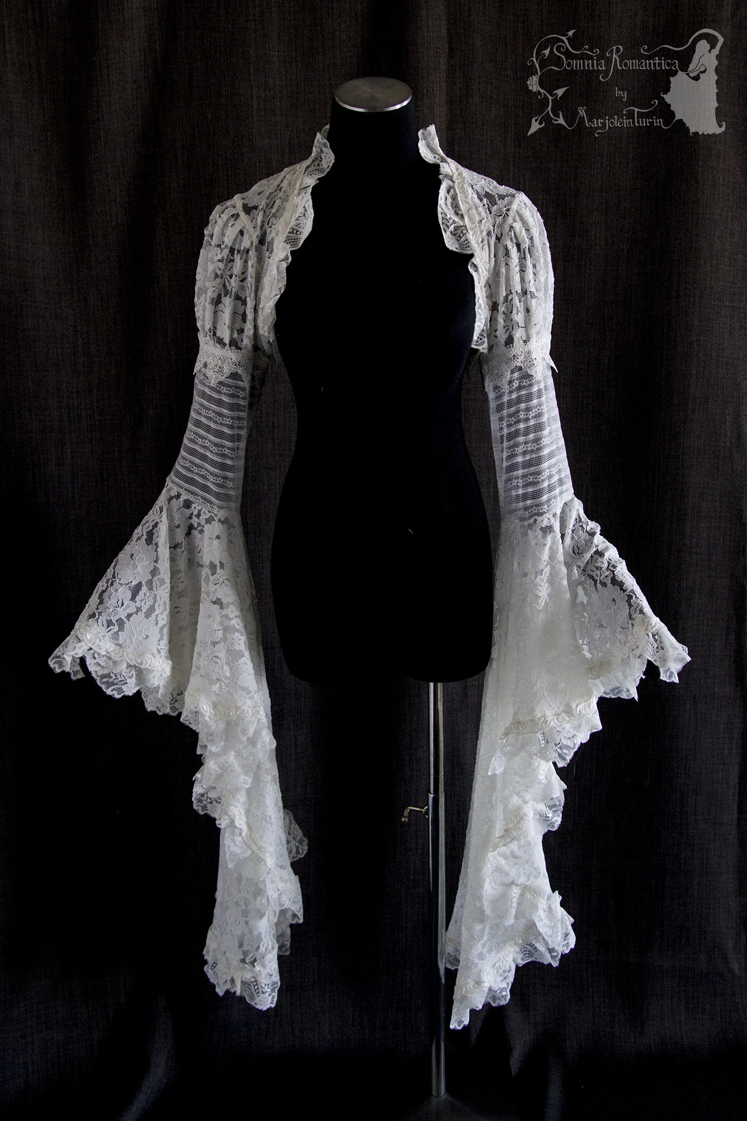 A1908SHLBK39-somnia-romantiva-marjolein-turin-2019-08-aug-26-front.jpg