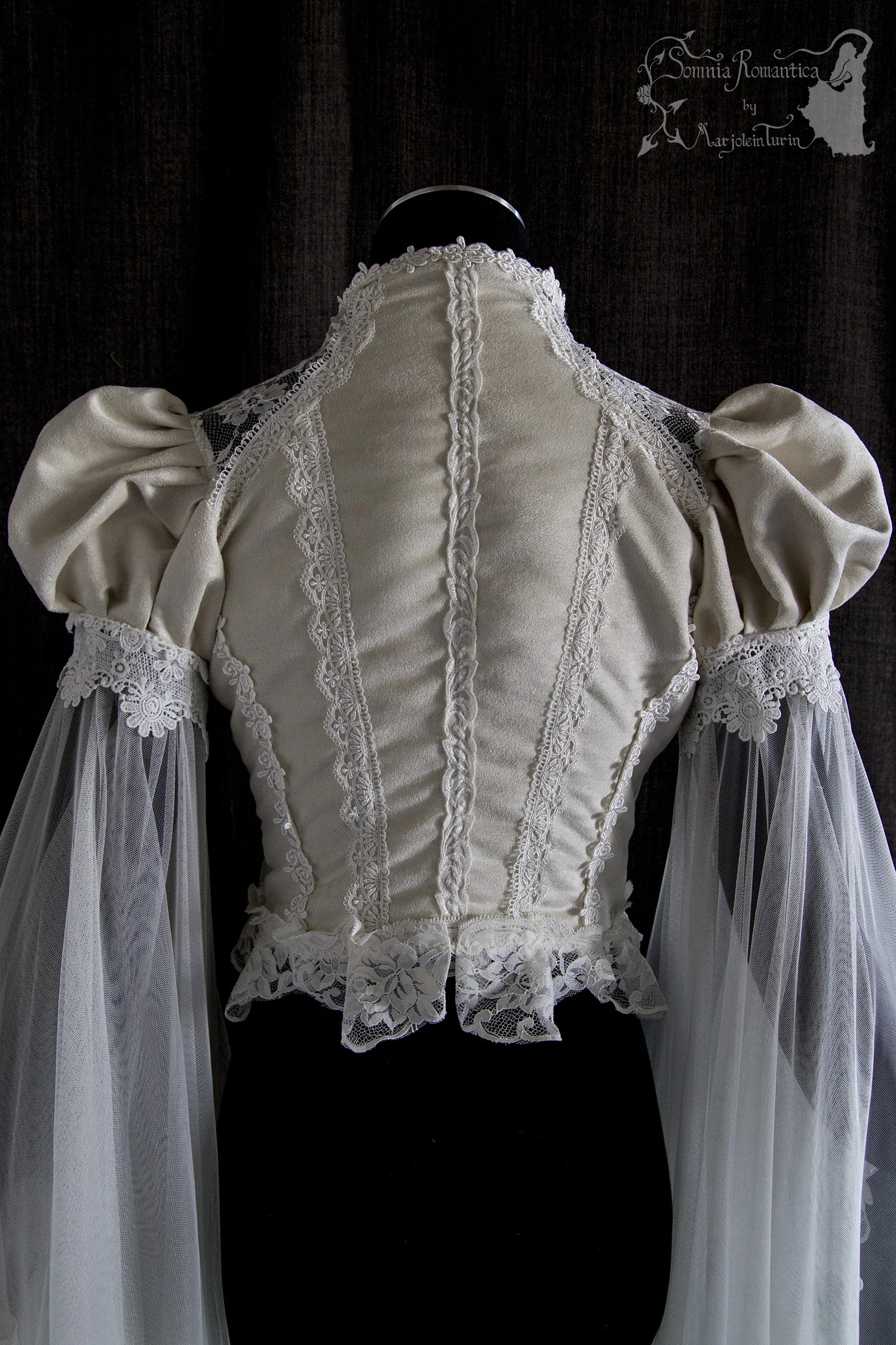 A1908JAXBK38-somnia-romantica-marjolein-turin-2019-08-aug-26-back-close.jpg