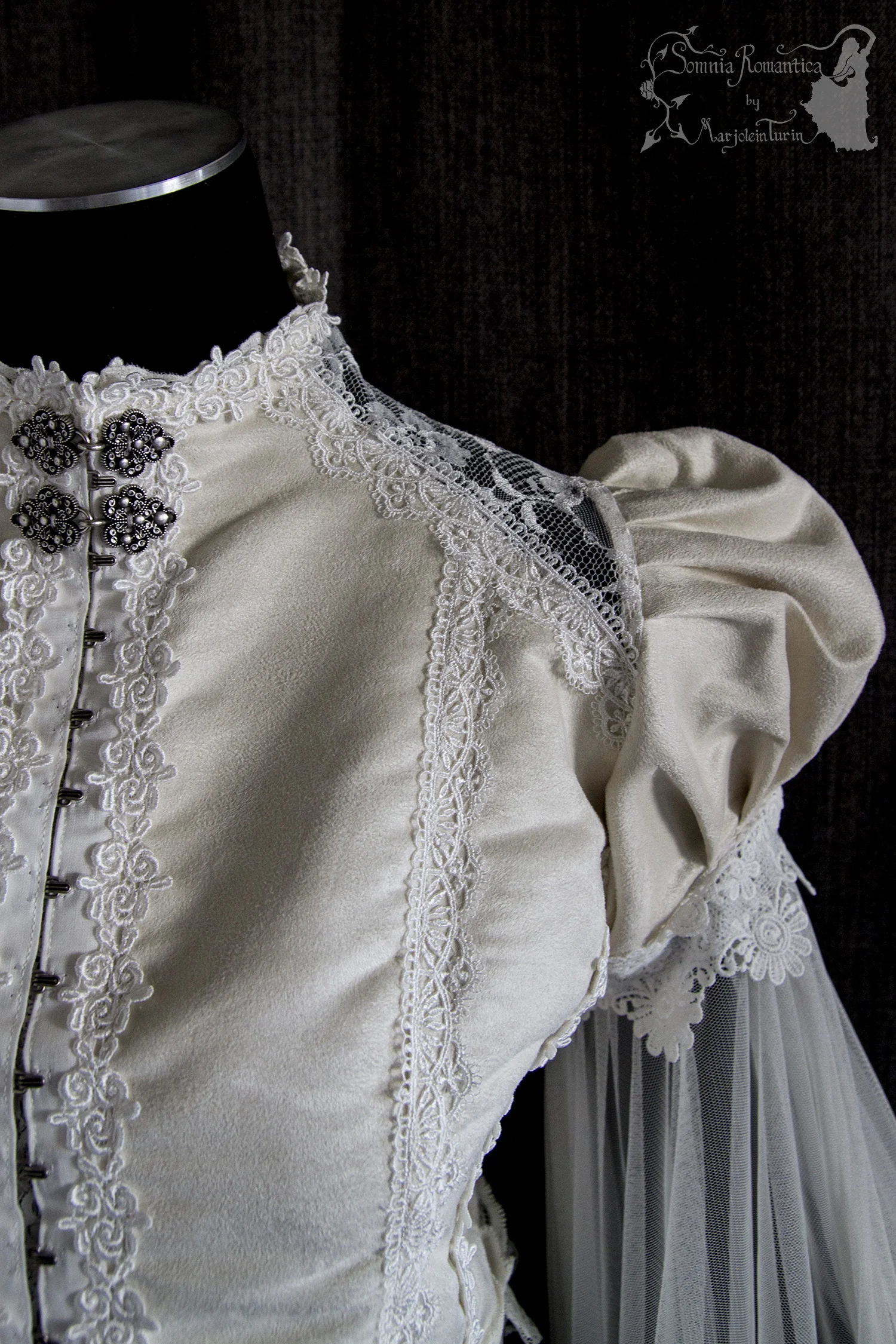 A1908JAXBK38-somnia-romantica-marjolein-turin-2019-08-aug-26-front-close.jpg