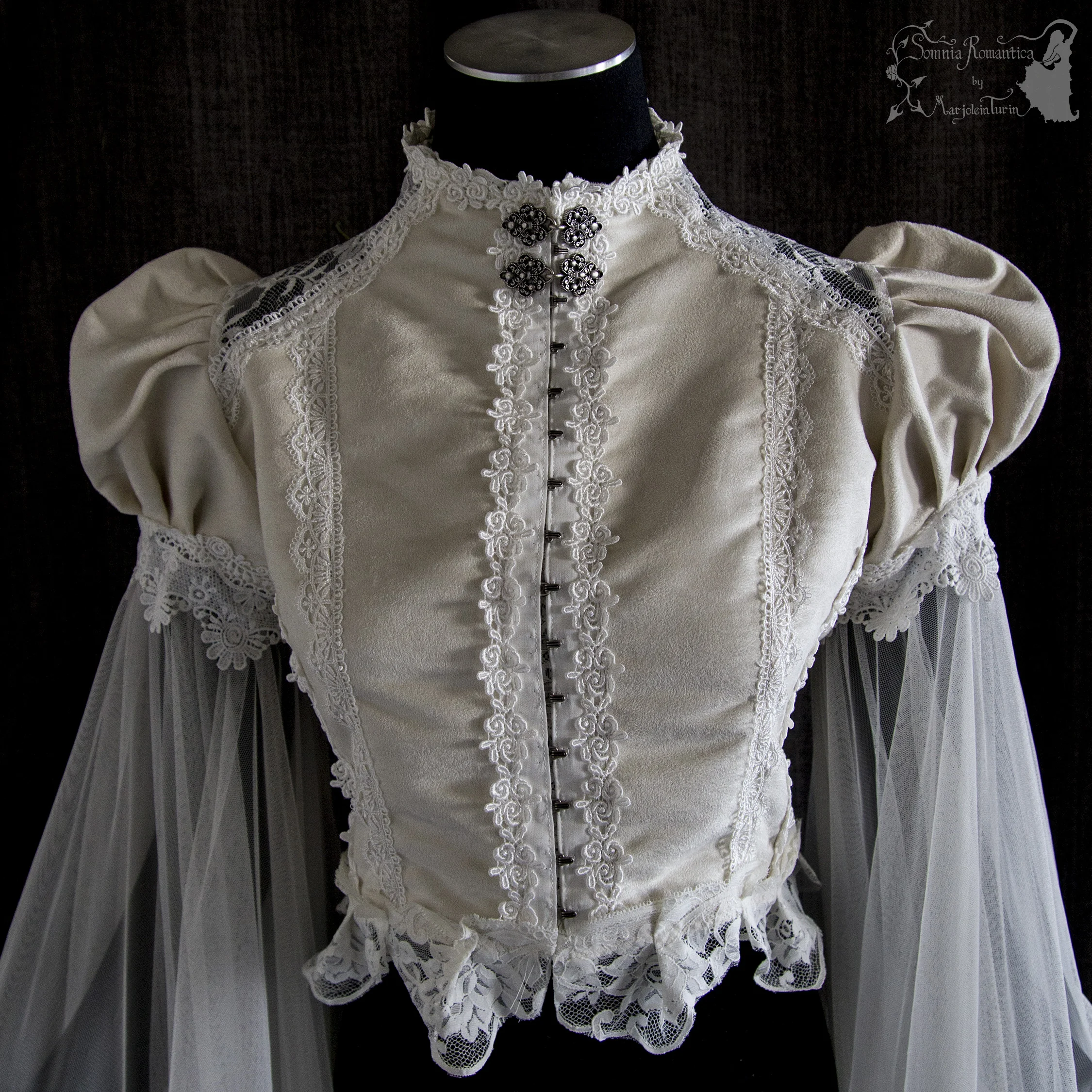 A1908JAXBK38-somnia-romantica-marjolein-turin-2019-08-aug-26-front-social.jpg