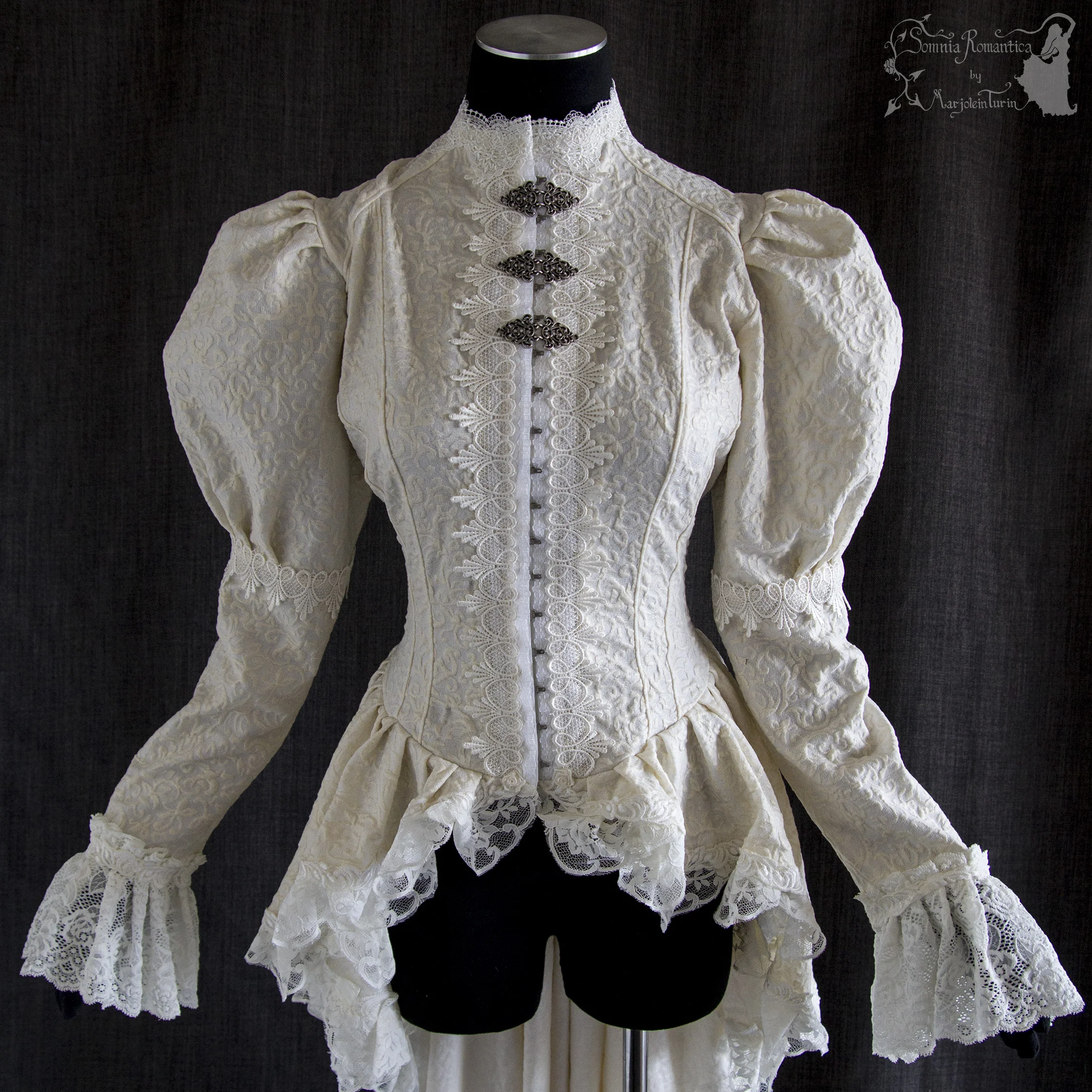 A1908WALIV38-somnia-romantica-marjolein-turin-2019-09-sep-02-front-close-social.jpg