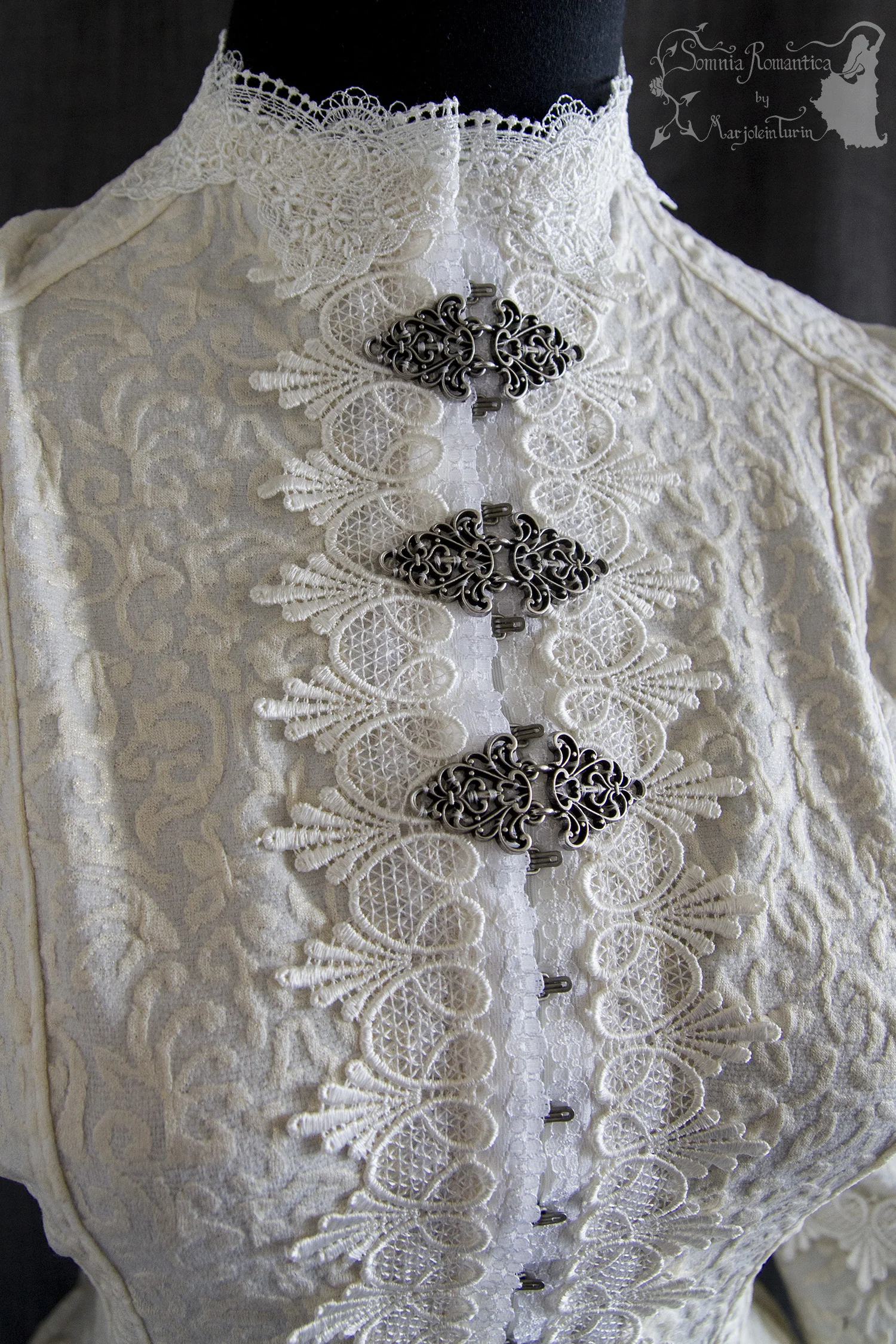 A1908WALIV38-somnia-romantica-marjolein-turin-2019-09-sep-02-front-close.jpg