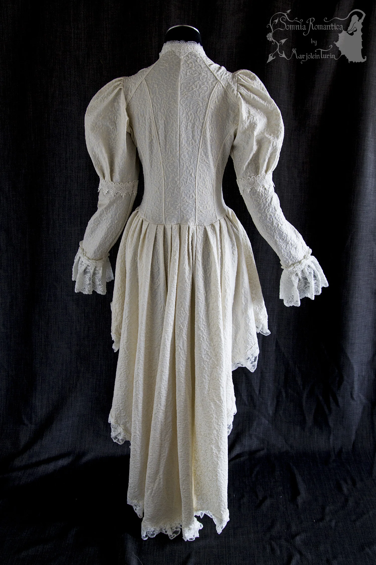 A1908WALIV38-somnia-romantica-marjolein-turin-2019-09-sep-02-back.jpg
