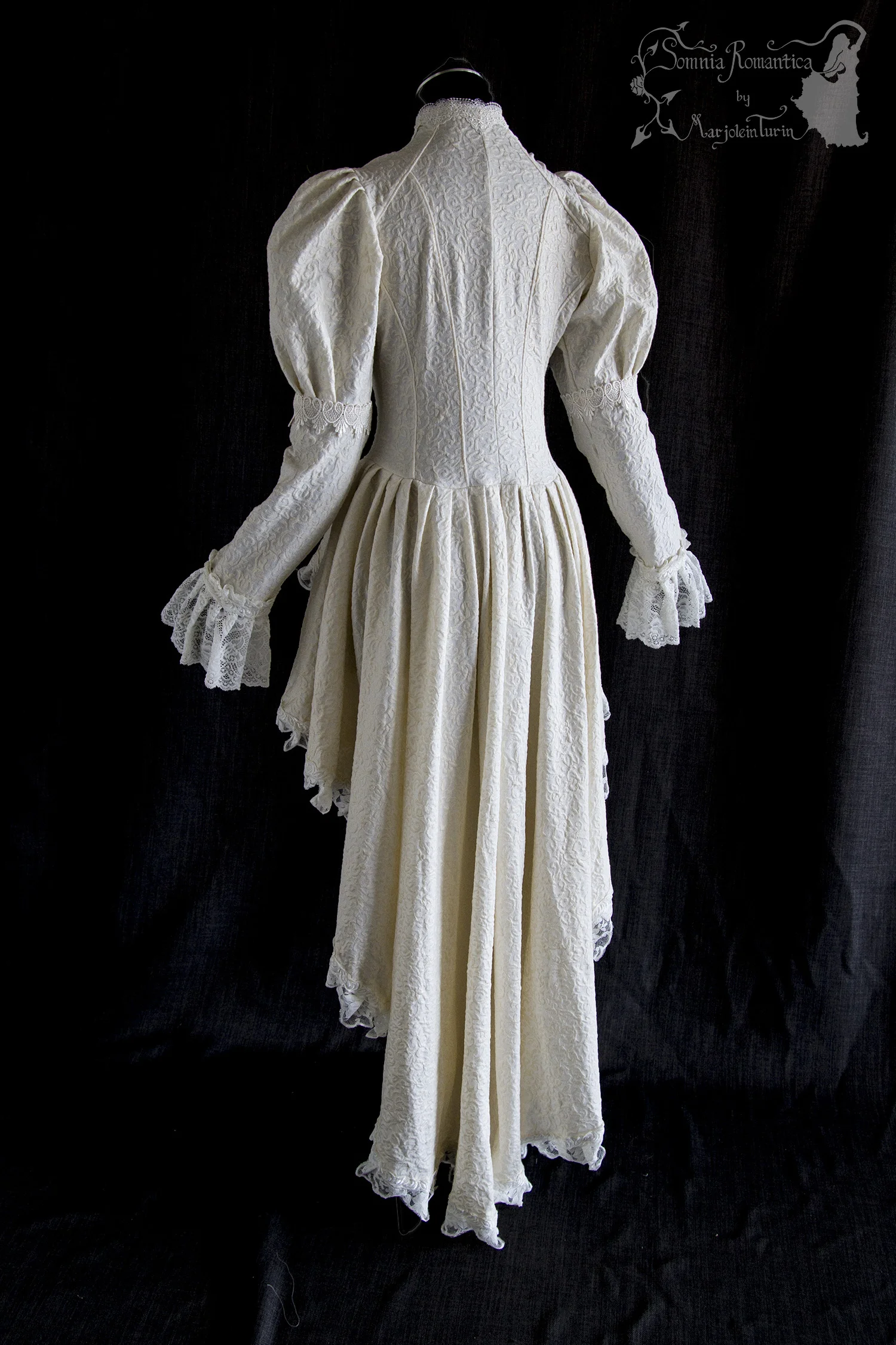A1908WALIV38-somnia-romantica-marjolein-turin-2019-09-sep-02-back-angle.jpg