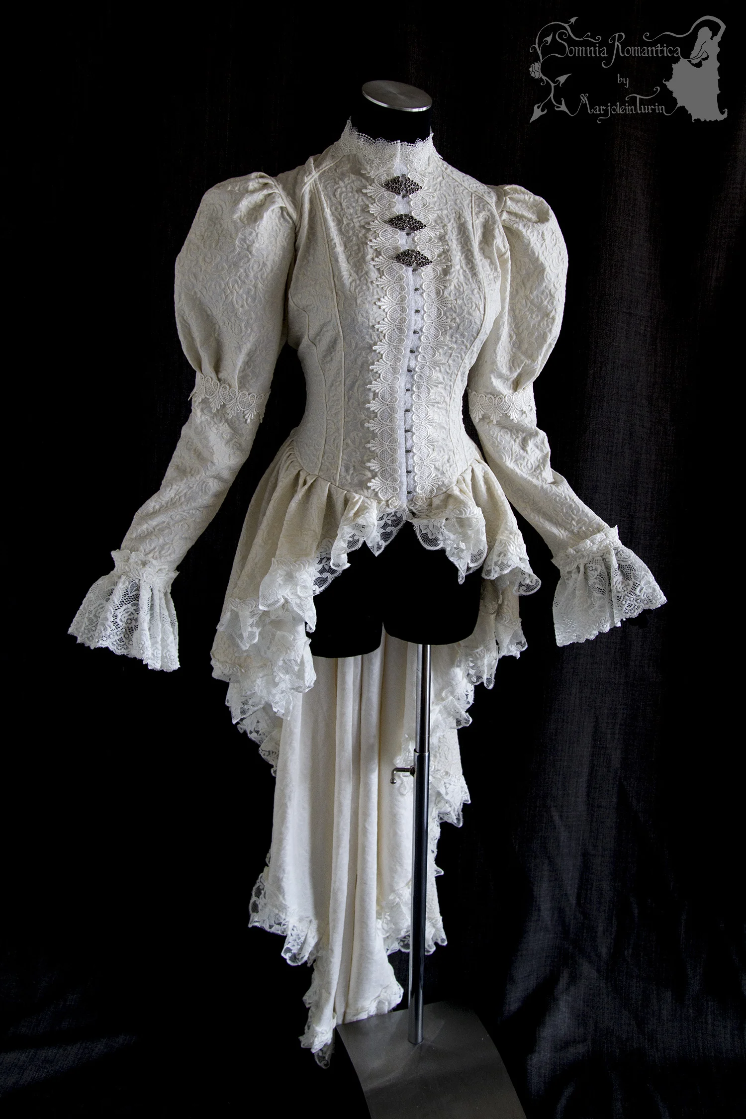 A1908WALIV38-somnia-romantica-marjolein-turin-2019-09-sep-02-front-angle.jpg